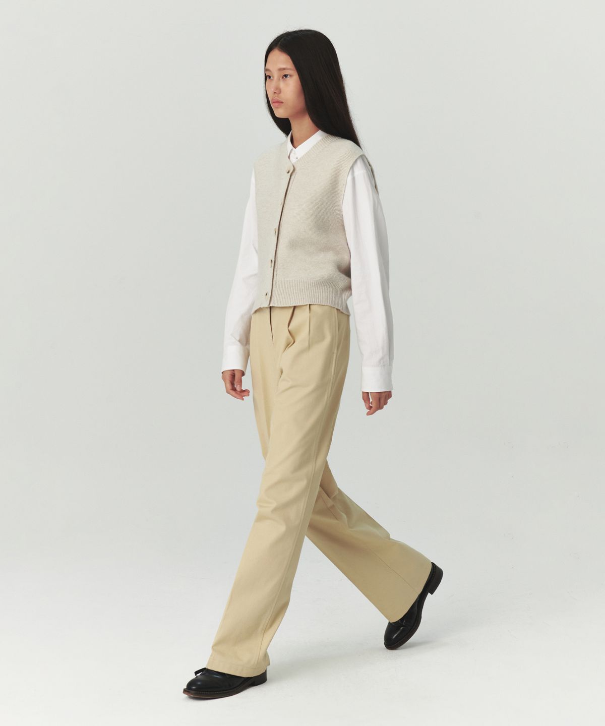 르바(LEVAR) Relaxed Cotton Pants - Light Beige