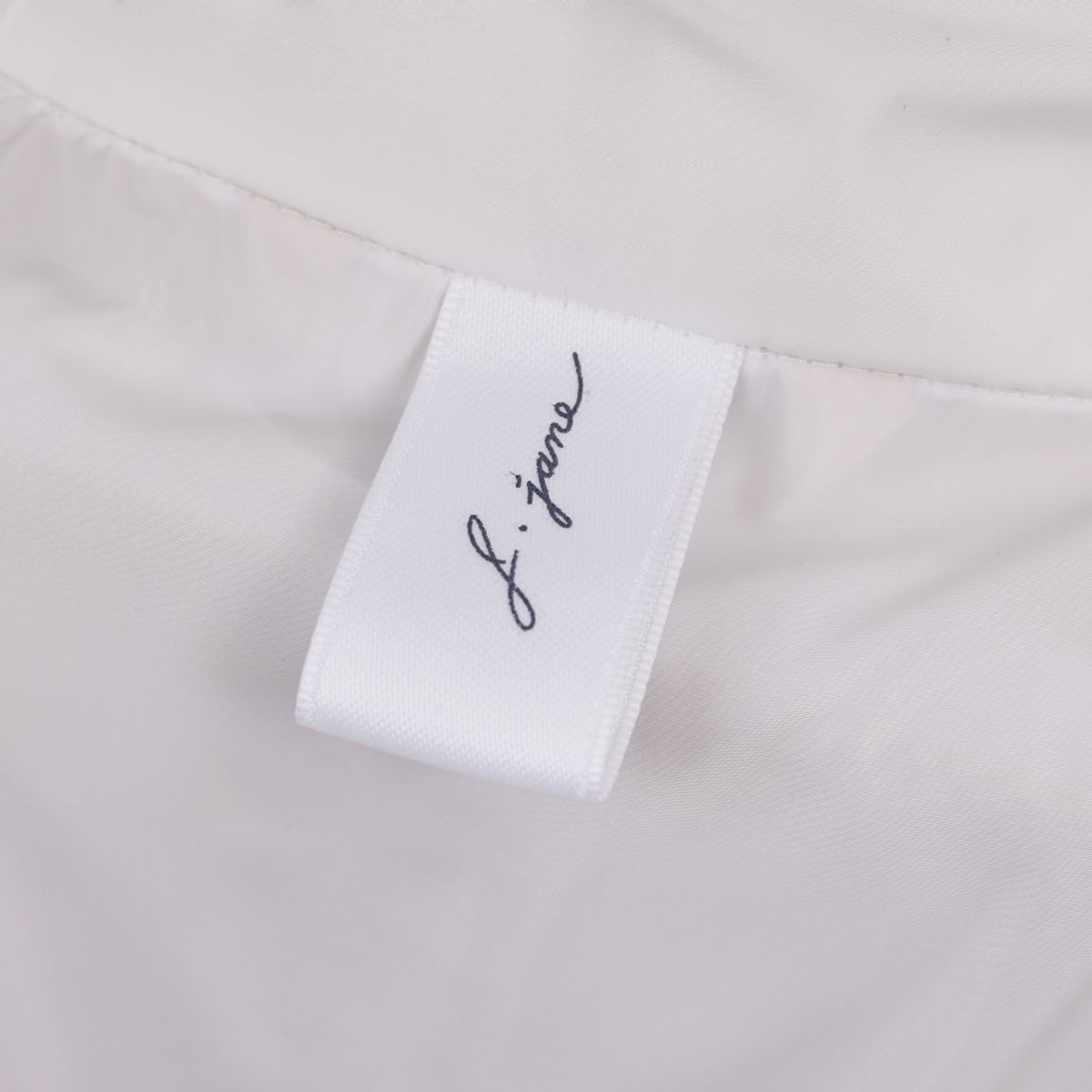 제이제인(J.JANE) 샤이니 오버핏 바람막이 (White)