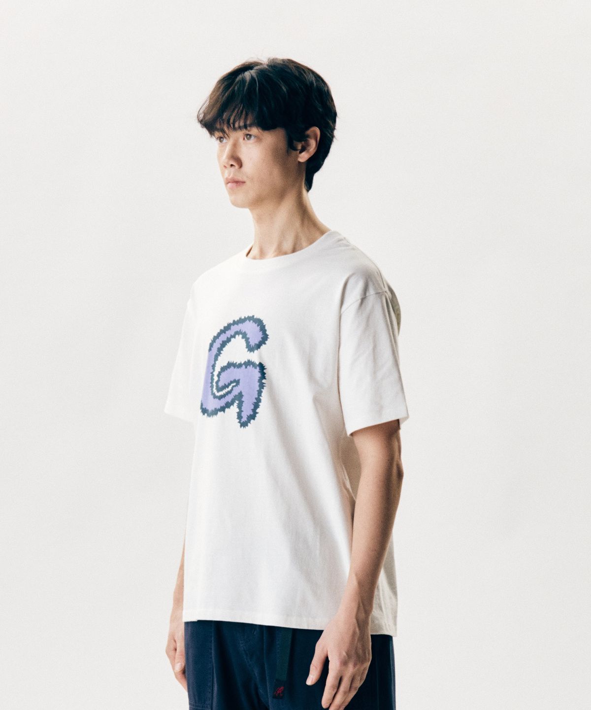 그라미치(GRAMICCI) FUZZY G로고 티셔츠 White