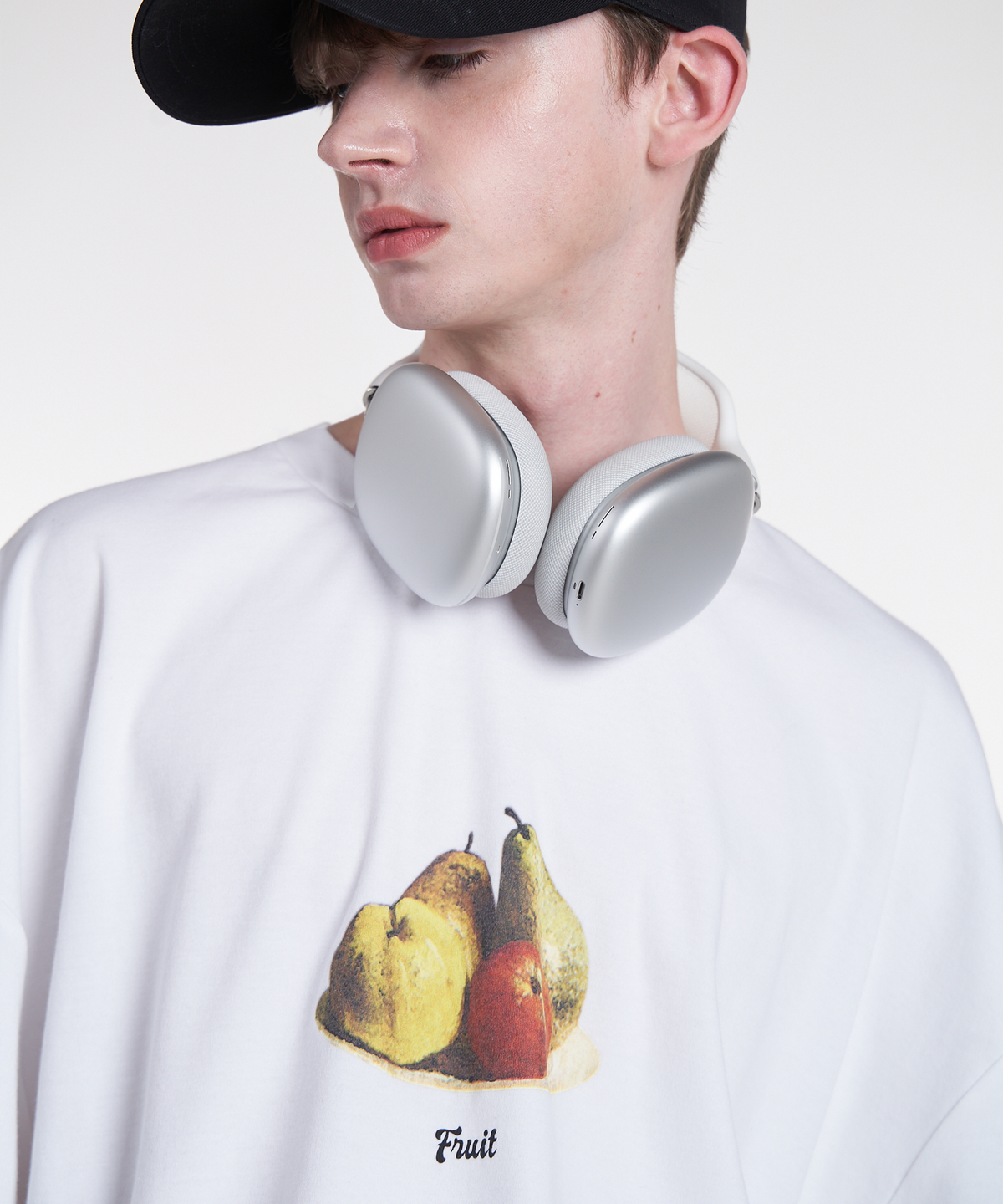 벌스원(VERSE ONE) FRUITS LOGO T-SHIRTS WHITE