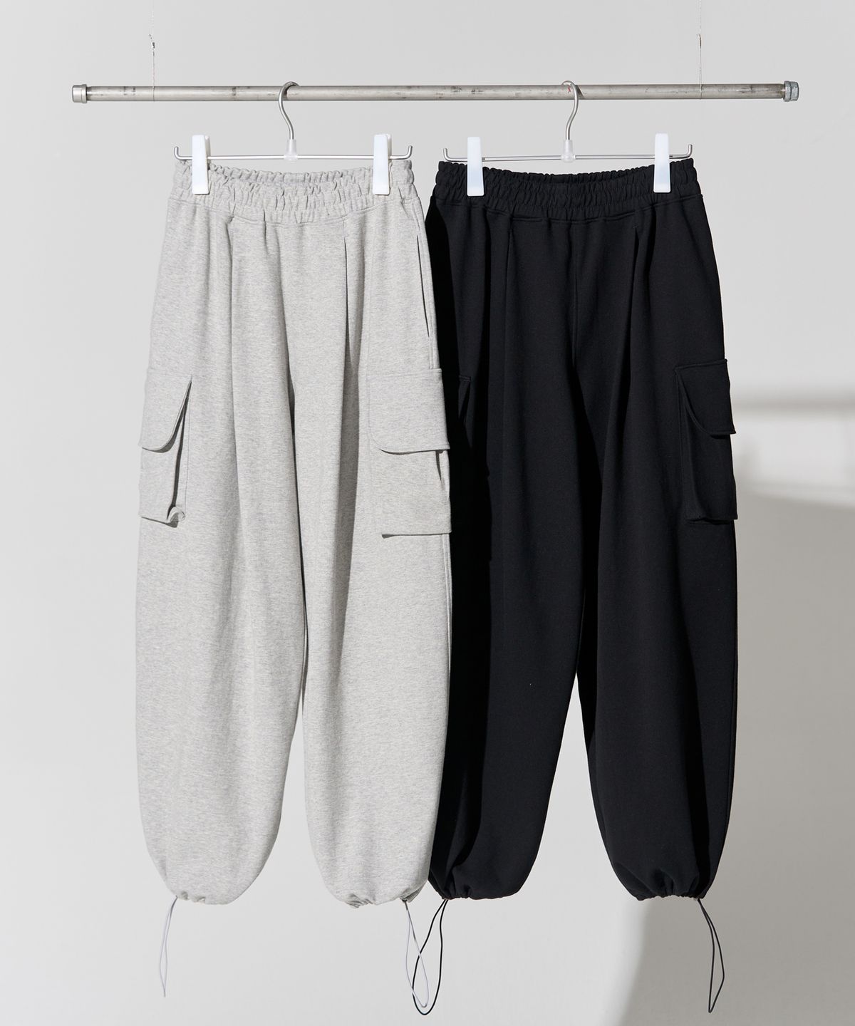 제로(XERO) Cargo String One Tuck Sweat Pants [2 Colors]