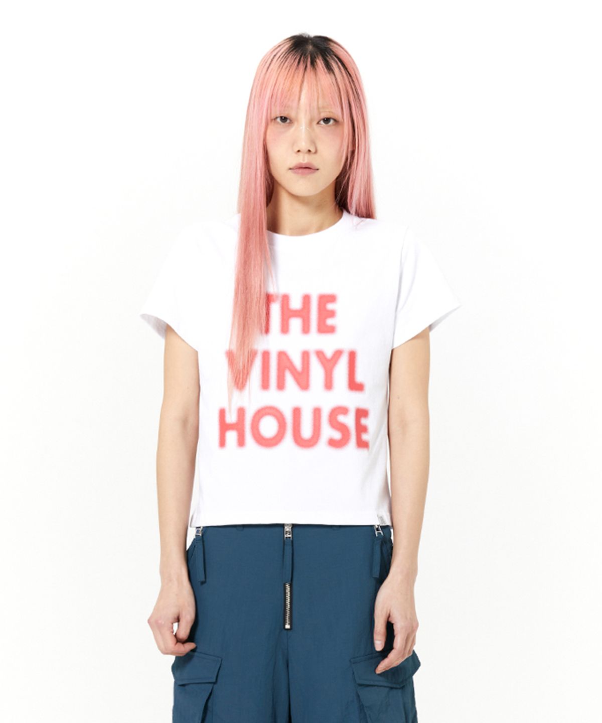 더바이닐하우스(THEVINYLHOUSE) SPRAY LOGO TEE WHITE (VH2DSUT500A)