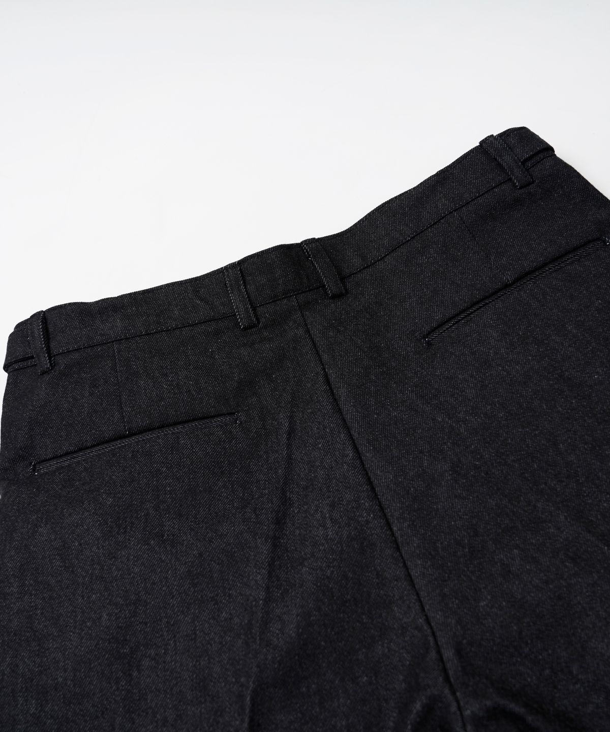 프리즘웍스(FRIZMWORKS) SIDE ADJUST TWO TUCK DENIM PANTS _ BLACK
