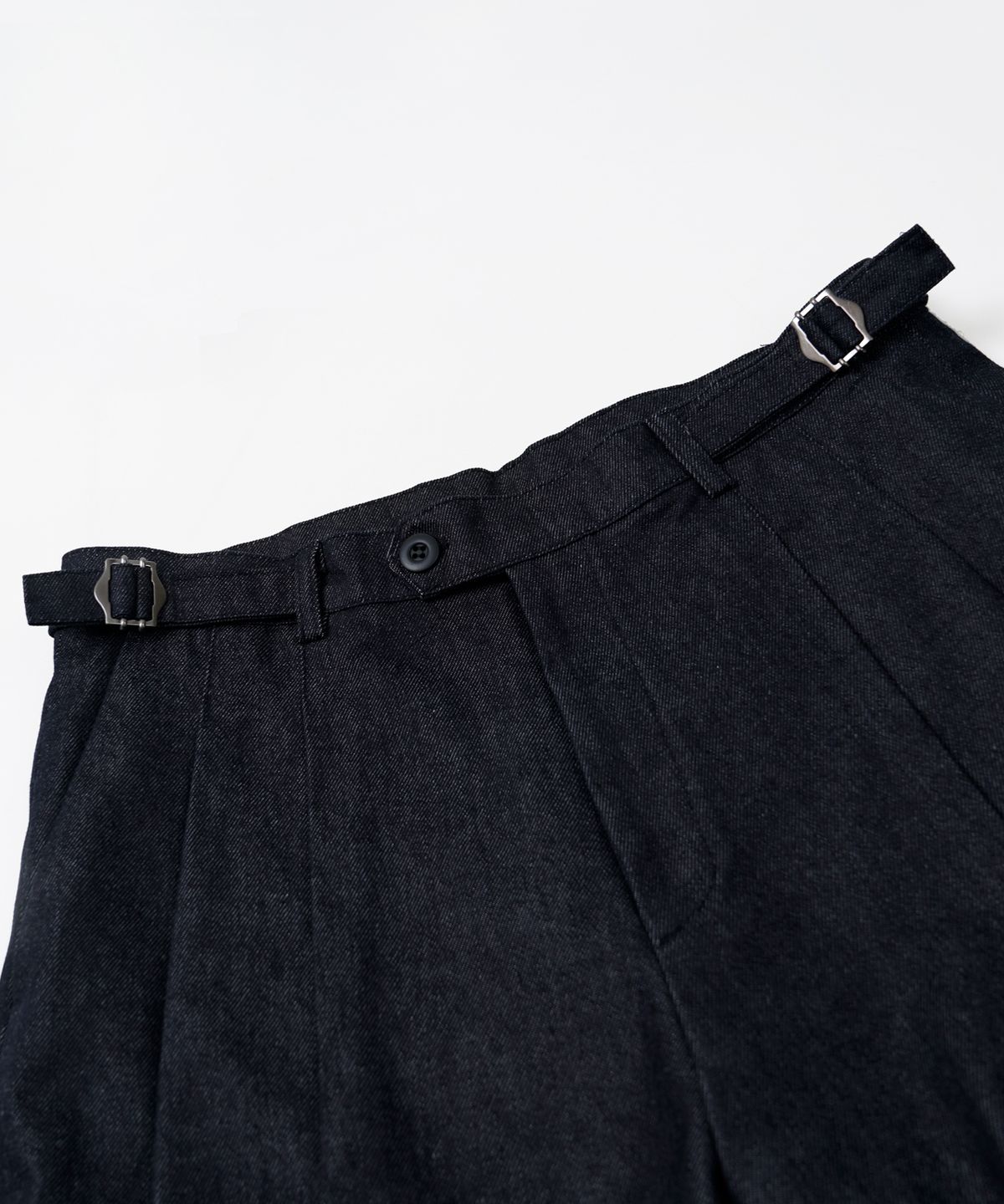 프리즘웍스(FRIZMWORKS) SIDE ADJUST TWO TUCK DENIM PANTS _ INDIGO