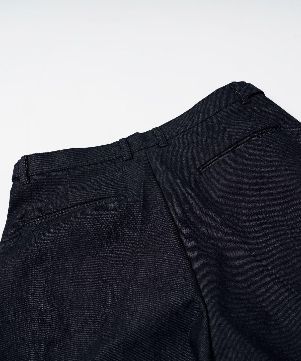 프리즘웍스(FRIZMWORKS) SIDE ADJUST TWO TUCK DENIM PANTS _ INDIGO