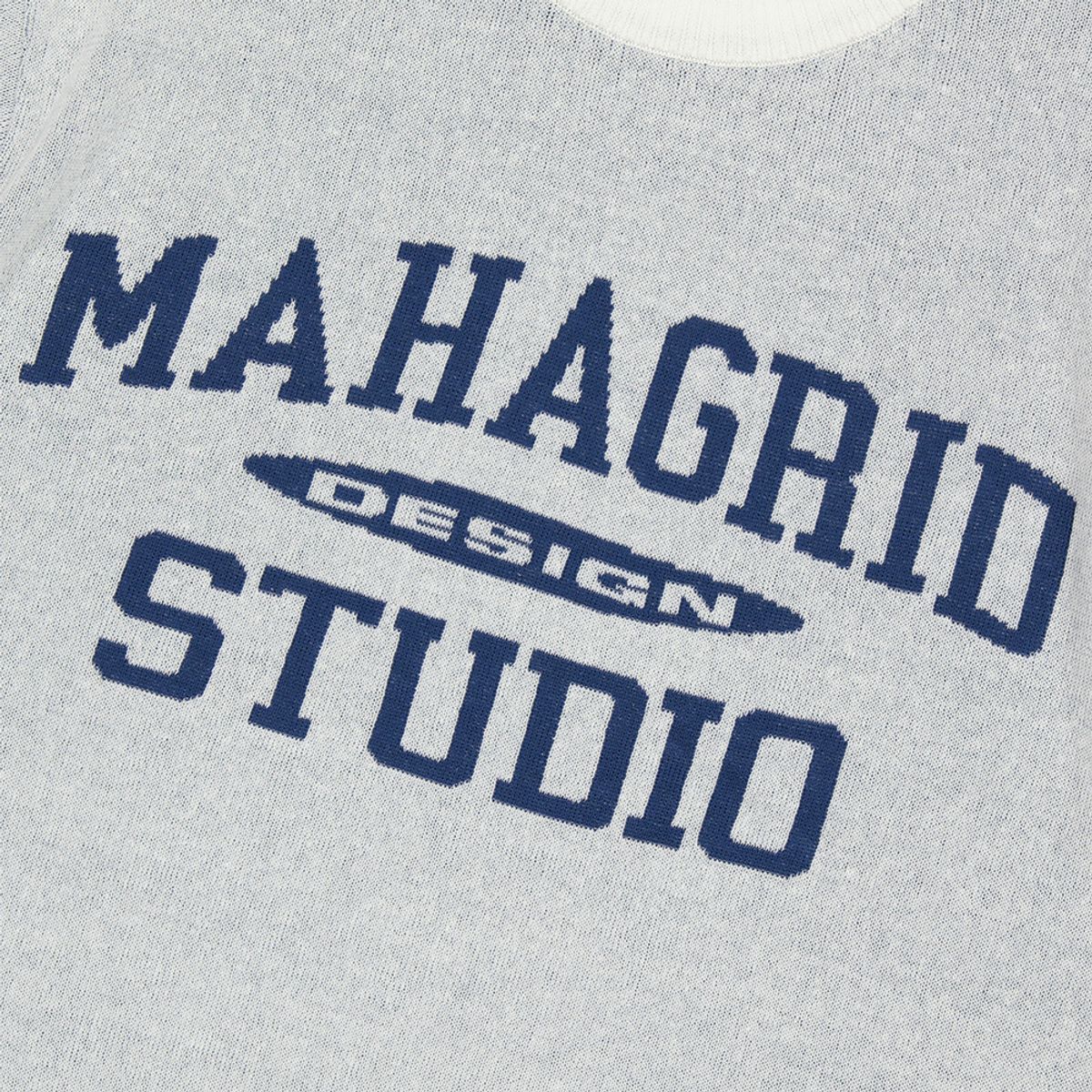 마하그리드(MAHAGRID) COLLEGE LOGO HALF KNIT IVORY(MG2DMMK601A)