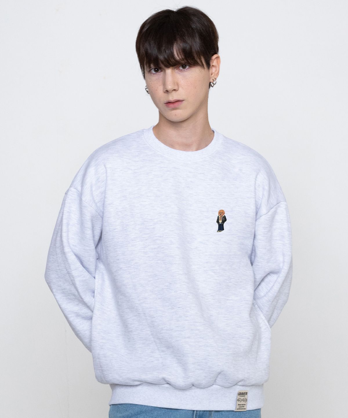 그레이버(GRAVER) [UNISEX]타투 도그 자수 페리토 맨투맨_멜란지화이트