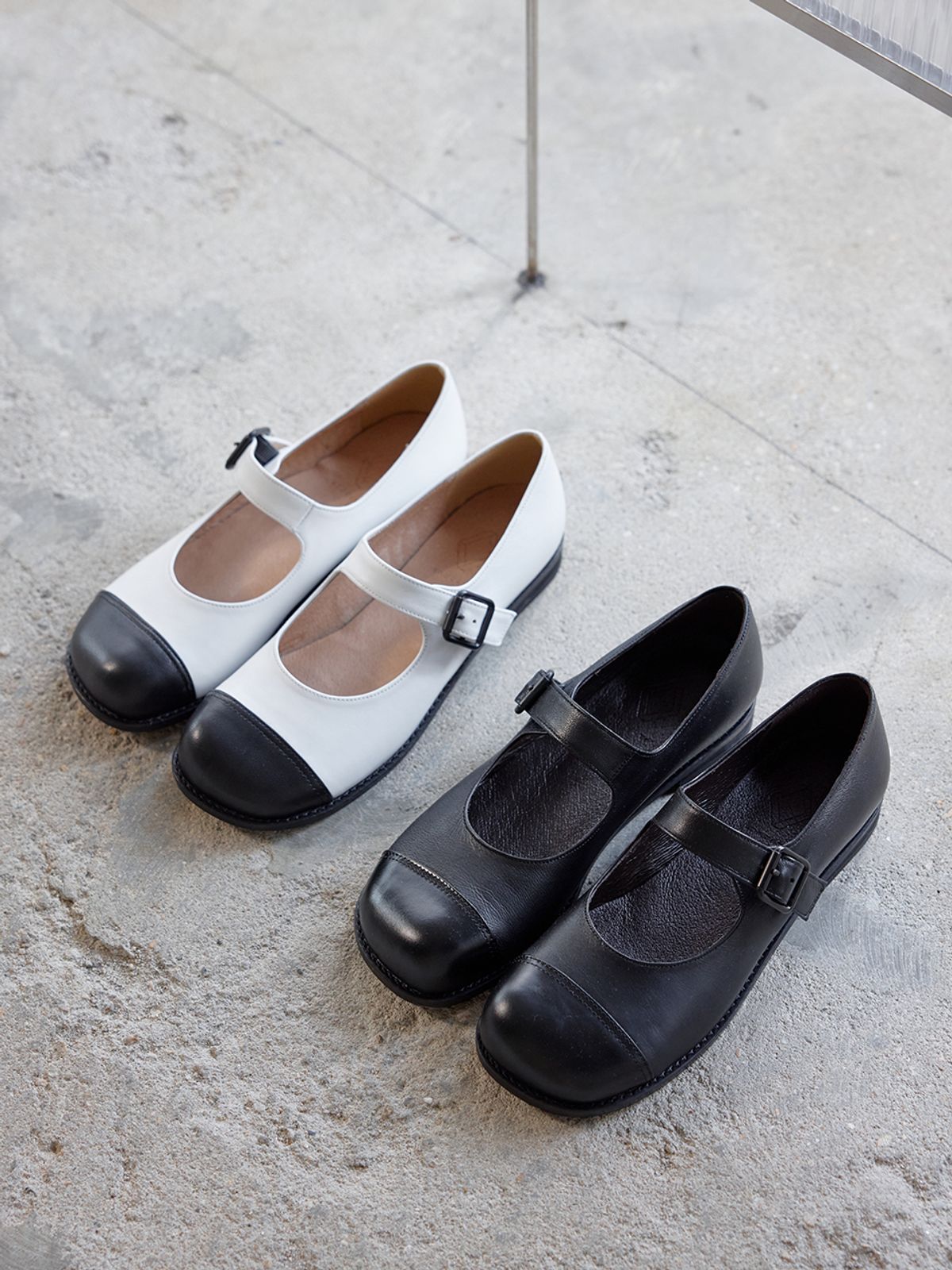 바이언스(BYEUUNS) BMP22211 COMBI PEBBLE MARYJANE LOAFER / 2 color