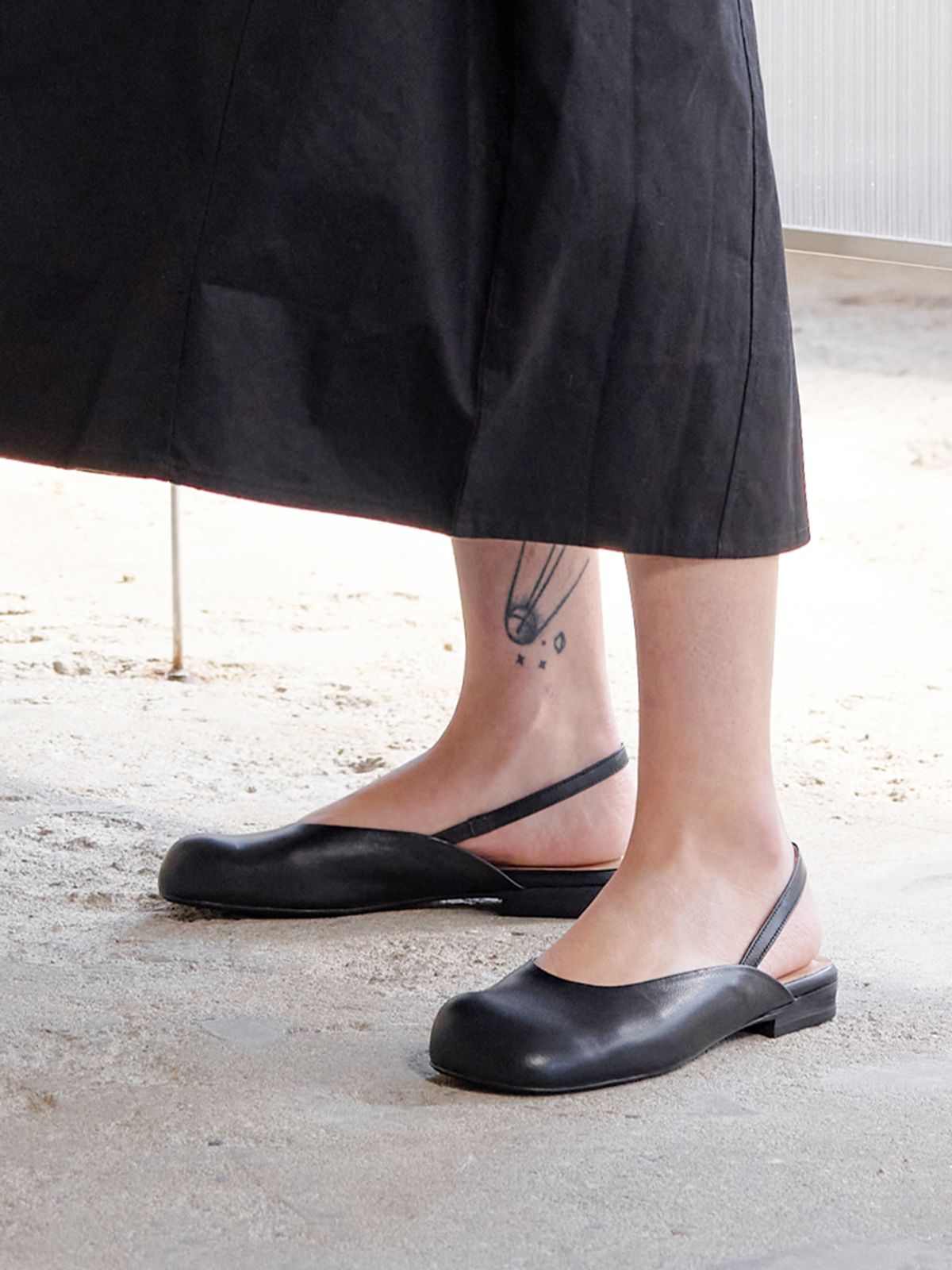 바이언스(BYEUUNS) BMP22209 PEBBLE SKINNY SLINGBACK   / 2 color