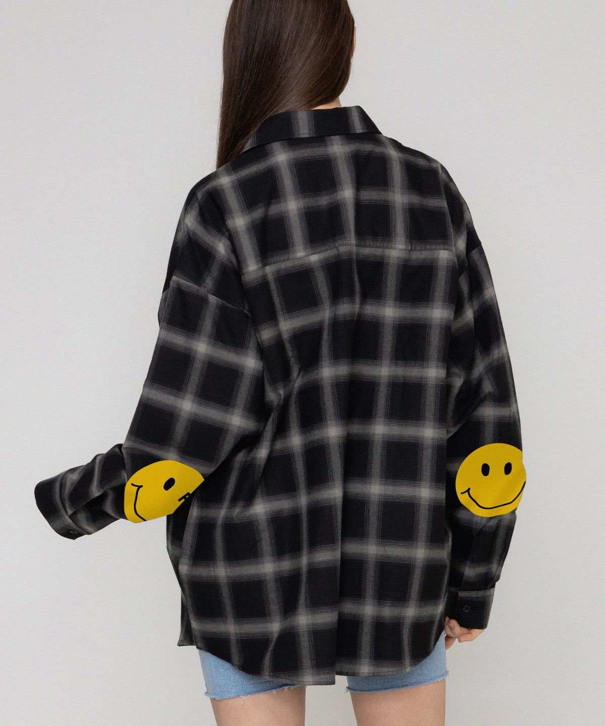 그레이버(GRAVER) [UNISEX]엘보우 도트 스마일 오버핏 체크셔츠_블랙