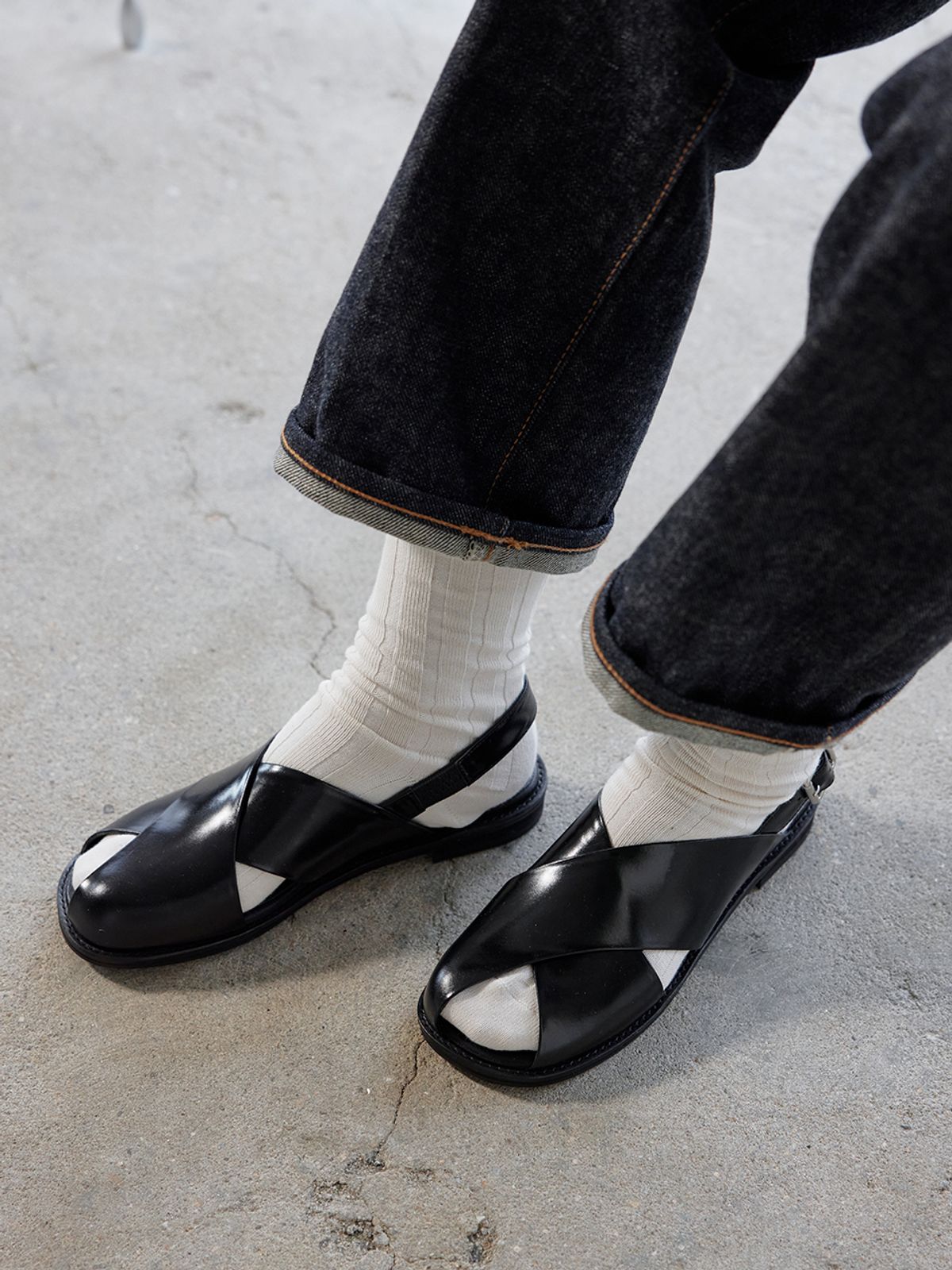 바이언스(BYEUUNS) BMS22003 CROSSSTRAP SANDAL   / 2 color