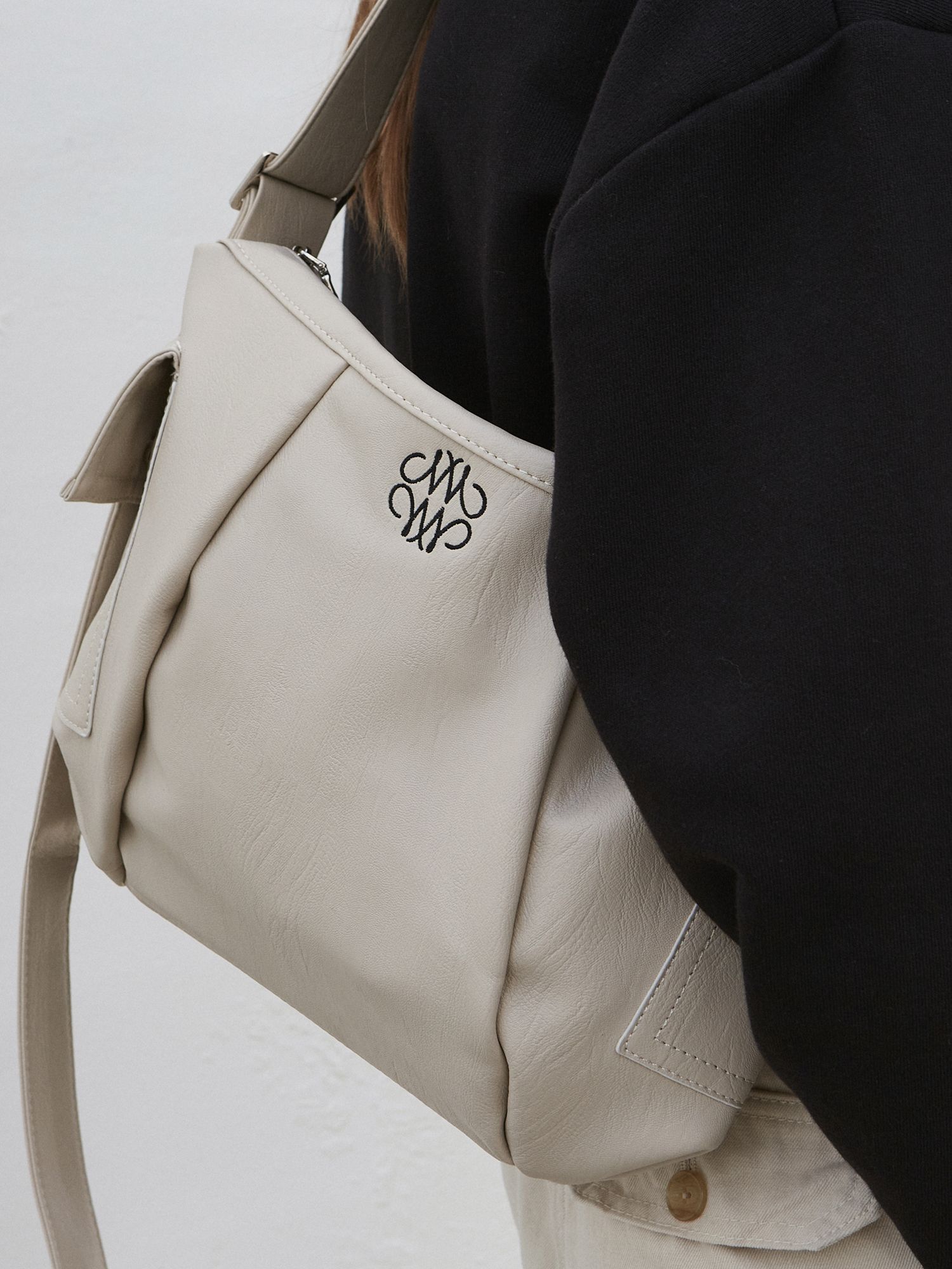 ★NlCK&NLCOLE★ NICOLE LINE HOBO BAG_LIGHT BEIGE MUSINSA | NICK&NICOLE NICOLE LINE HOBO BAG_LIGHT BEIGE