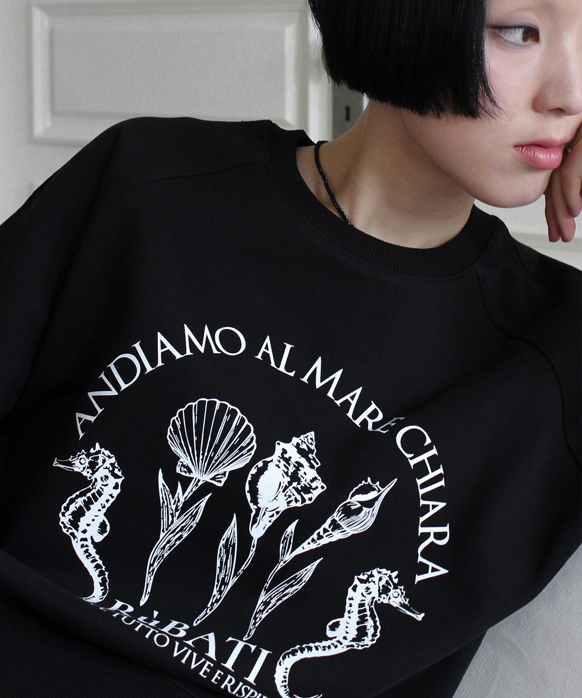 루바티(RUBATI) Shell Flower Sweatshirt (BLACK)