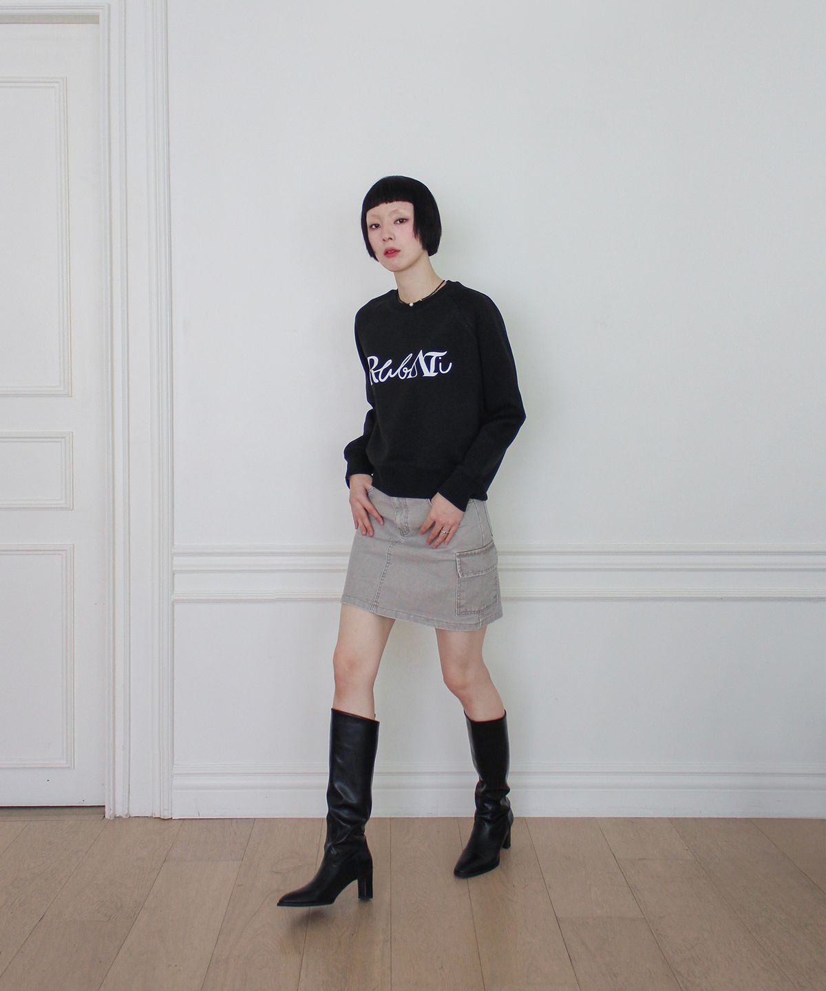 루바티(RUBATI) Lettering Logo Sweatshirt (BLACK)