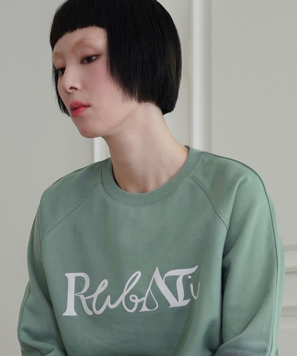 루바티(RUBATI) Lettering Logo Sweatshirt (PISTACHIO)