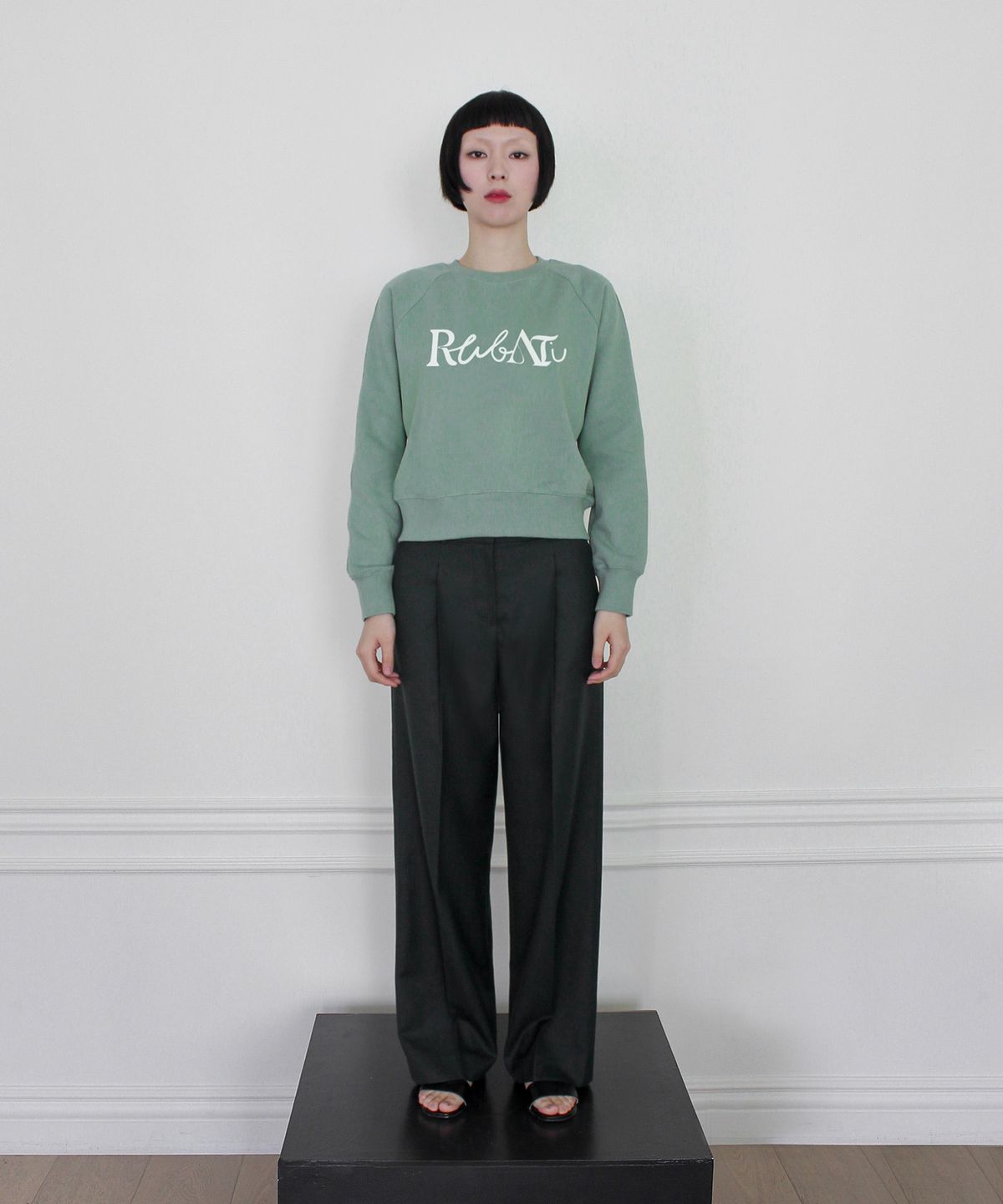 루바티(RUBATI) Lettering Logo Sweatshirt (PISTACHIO)