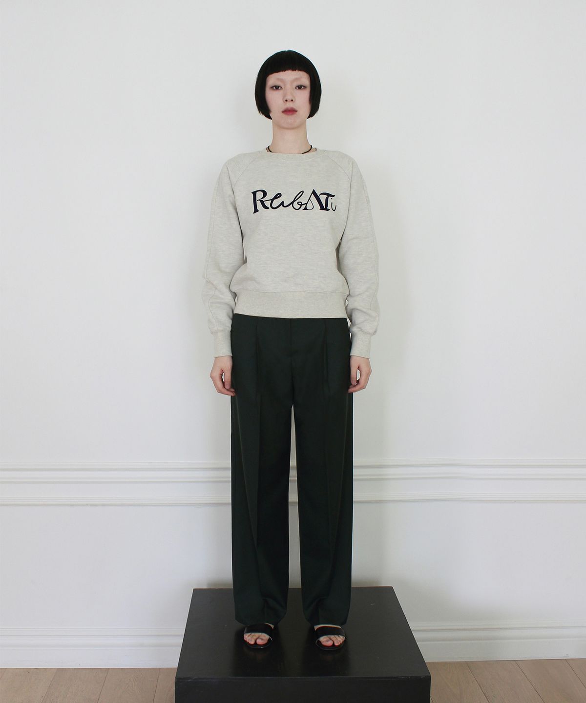 루바티(RUBATI) Lettering Logo Sweatshirt (OATMEAL)