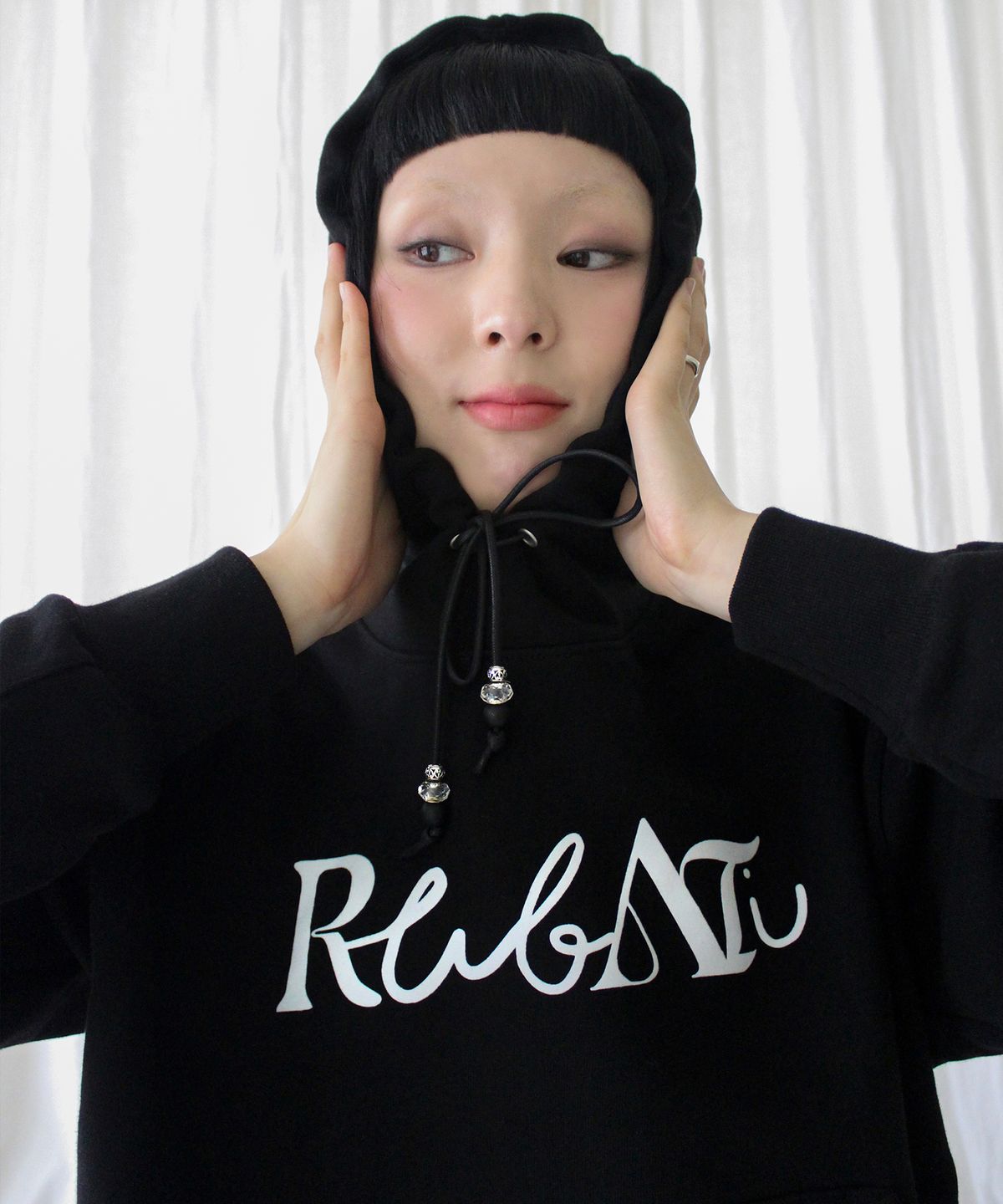 루바티(RUBATI) Lettering Logo HOOD (BLACK)
