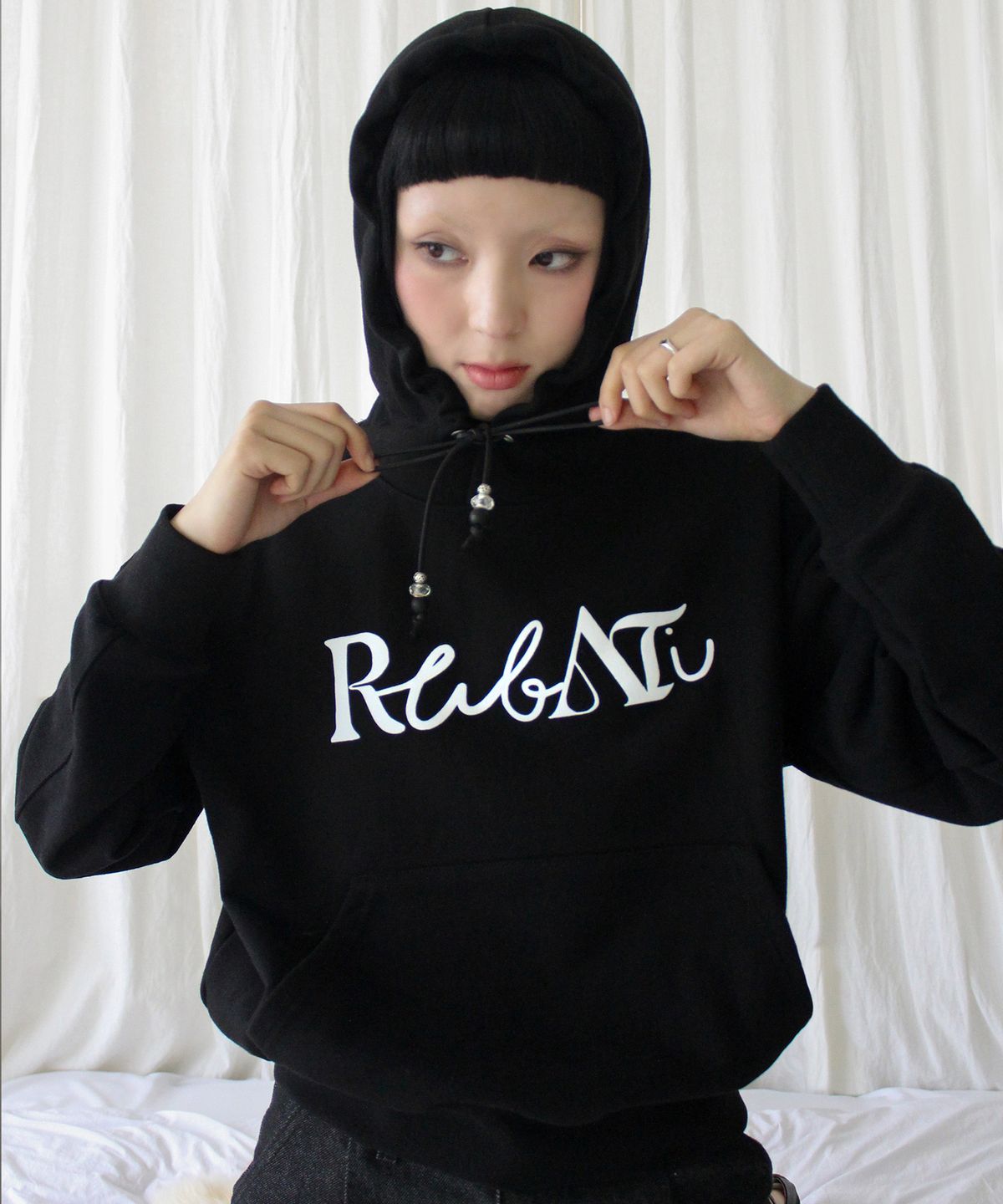 루바티(RUBATI) Lettering Logo HOOD (BLACK)