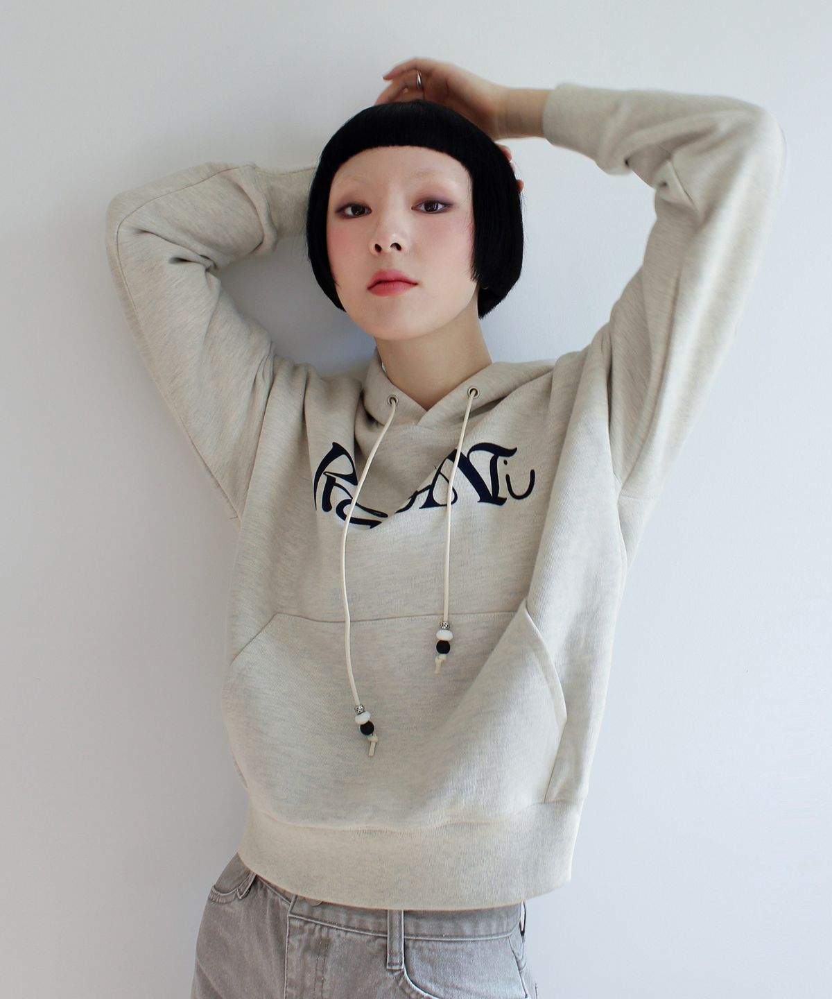루바티(RUBATI) Lettering Logo HOOD (OATMEAL)