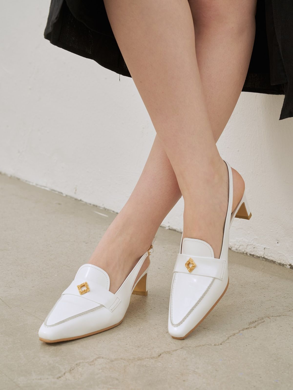 쥬다르(JEU DART) chic gold frame slingback  white