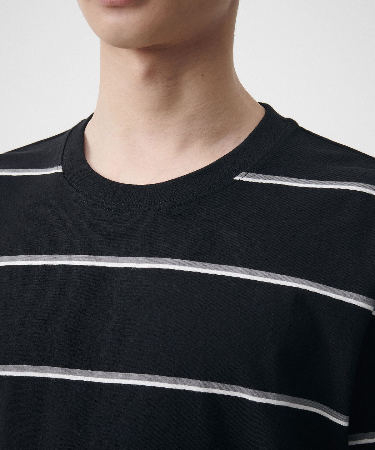 무신사 스탠다드(MUSINSA STANDARD) 멀티 스트라이프 릴렉스드 티셔츠 2 [블랙]