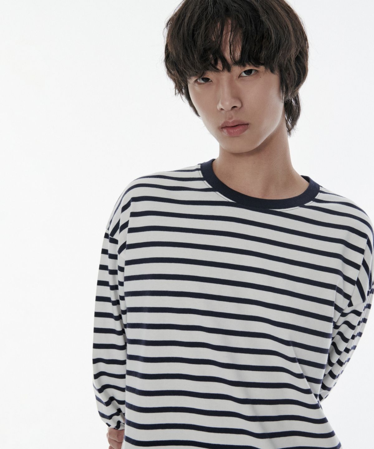 무신사 스탠다드(MUSINSA STANDARD) 브레톤 스트라이프 릴렉스드 긴소매 티셔츠 [화이트/네이비]