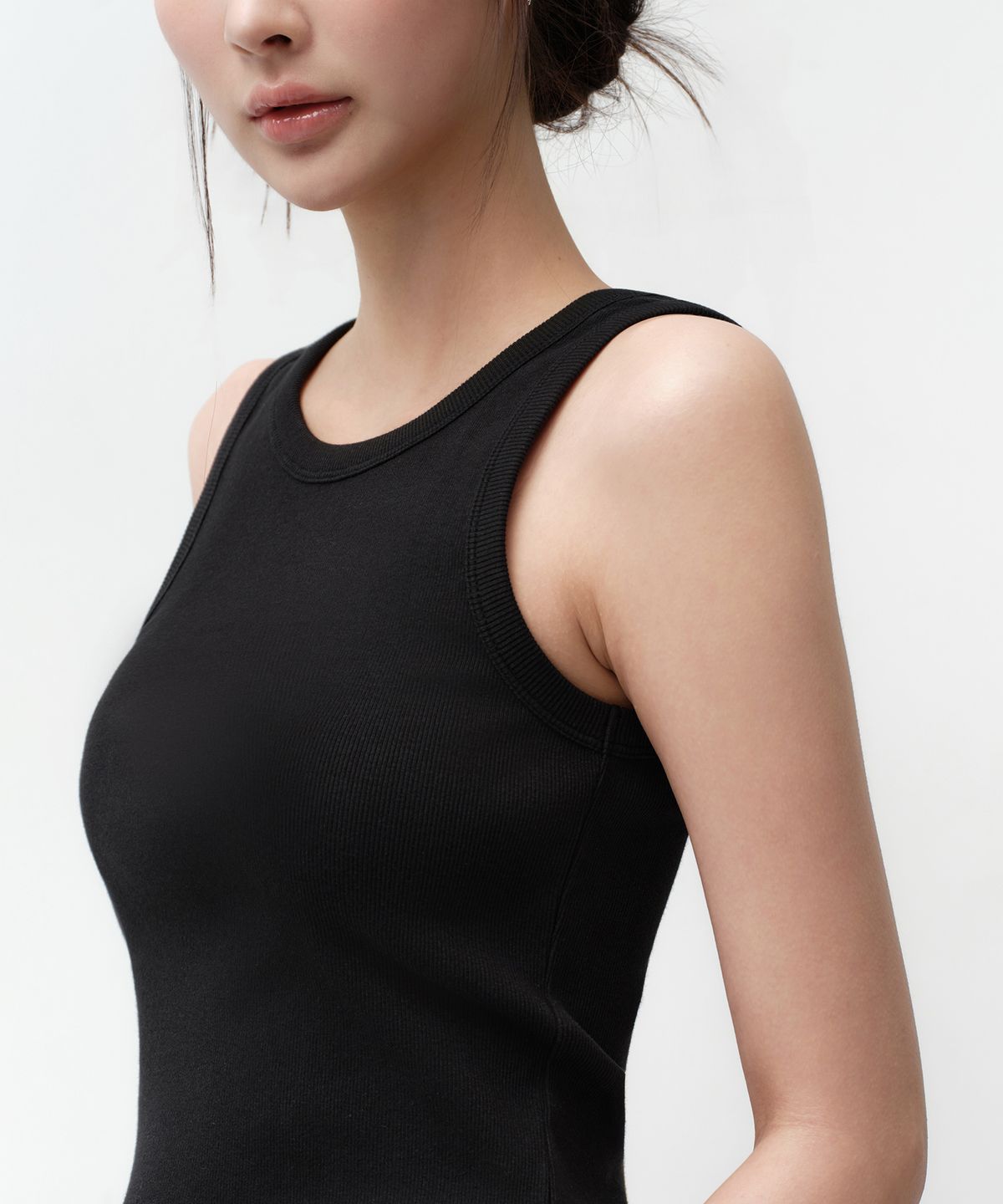 무신사 스탠다드 우먼(MUSINSA STANDARD WOMAN) 우먼즈 에센셜 탱크 탑 [블랙]