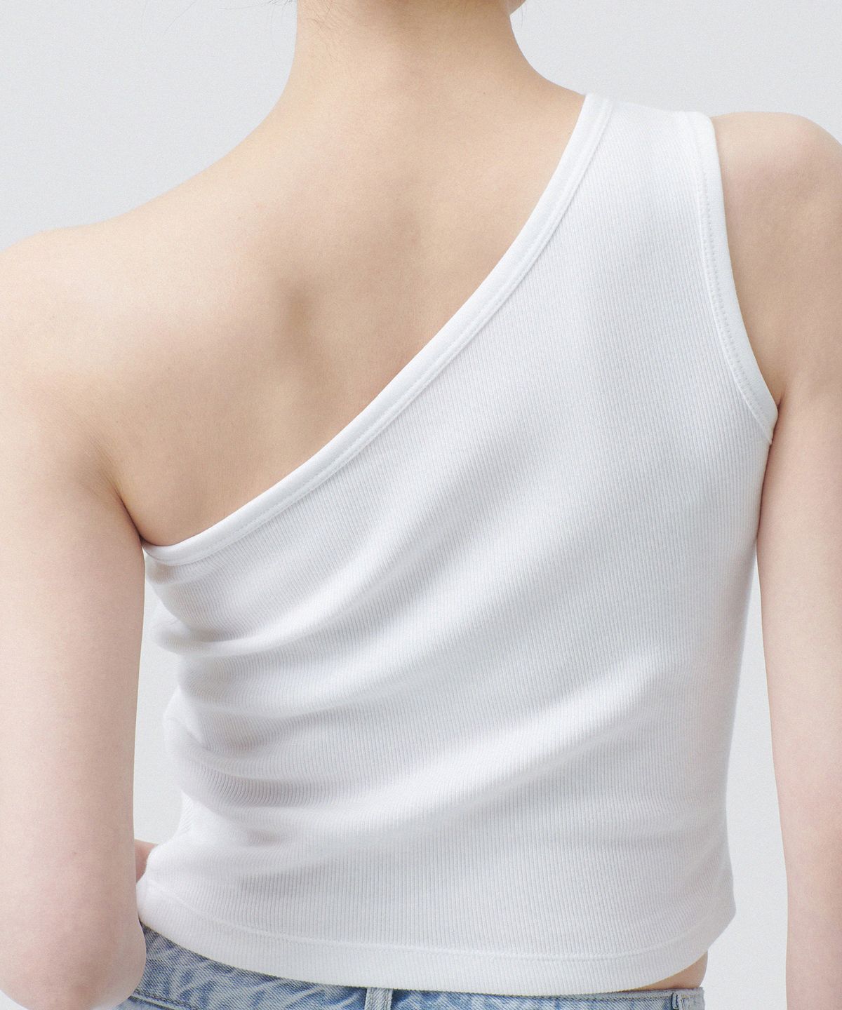 무신사 스탠다드 우먼(MUSINSA STANDARD WOMAN) 우먼즈 원 숄더 탱크 탑 [화이트]