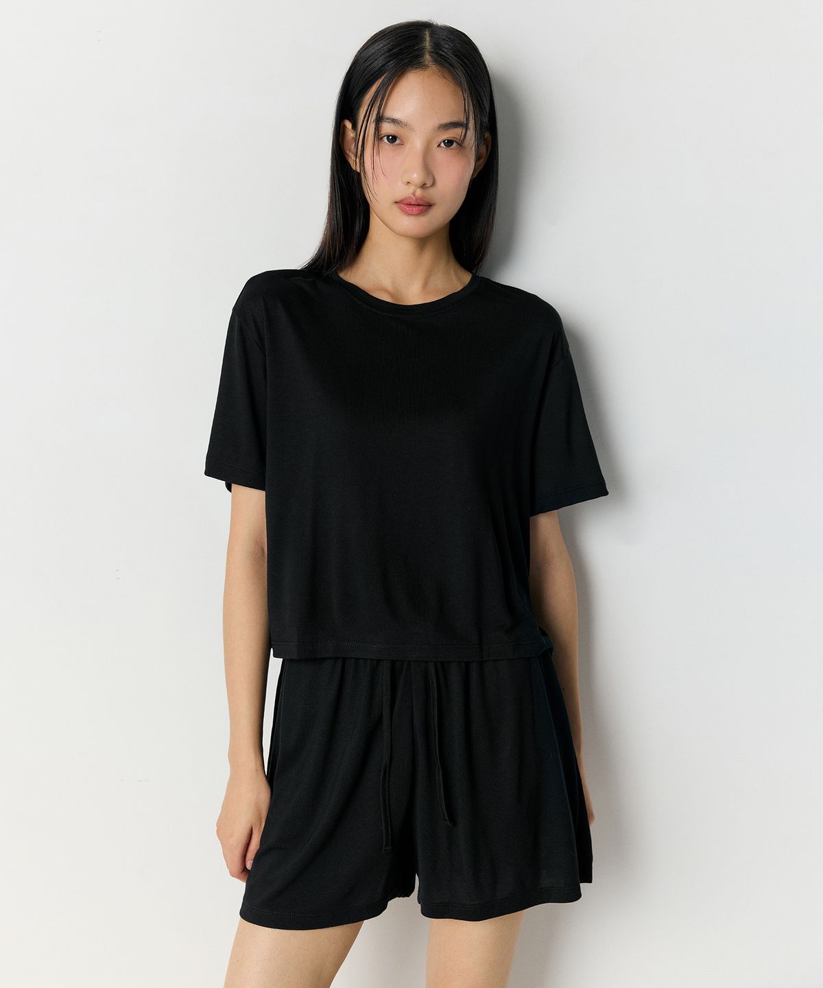 무신사 스탠다드 우먼(MUSINSA STANDARD WOMAN) 우먼즈 모달 하프 라운지 웨어 세트 [블랙]