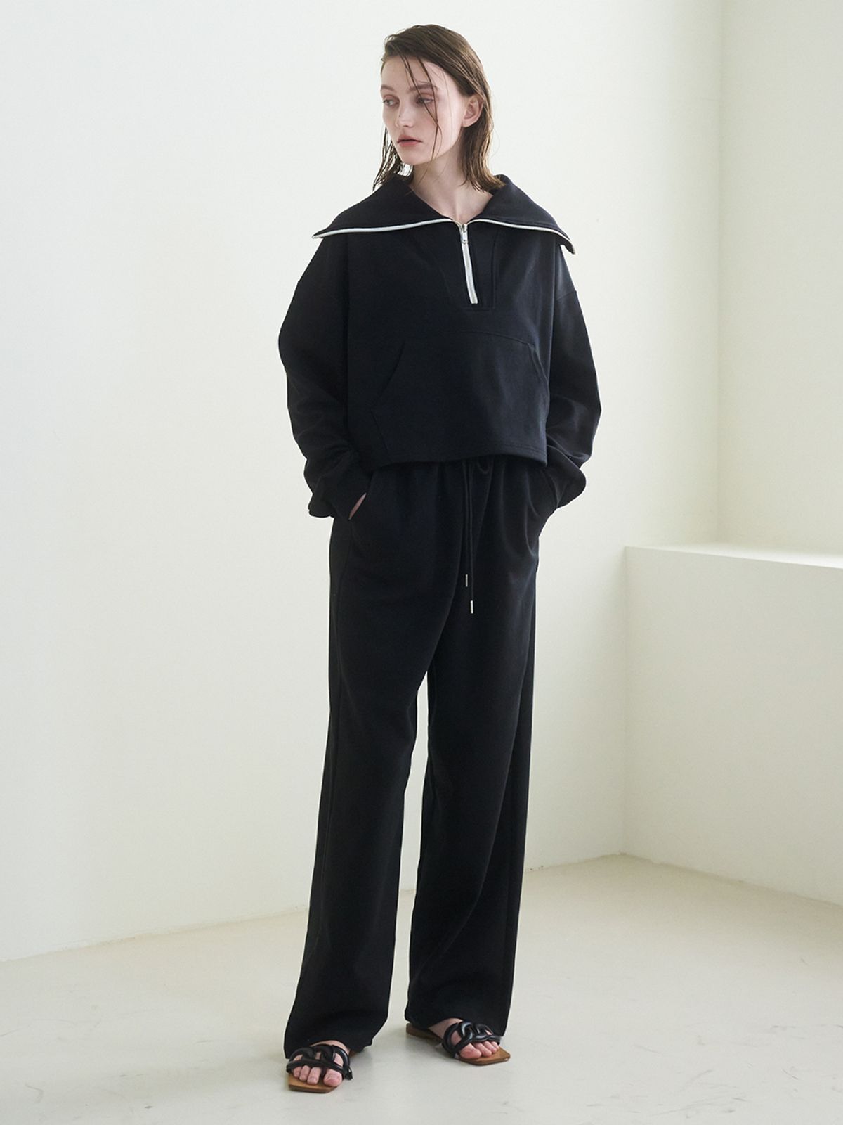 누브(NOUVE) Wide Collar Zip Up T-Shirts - Black