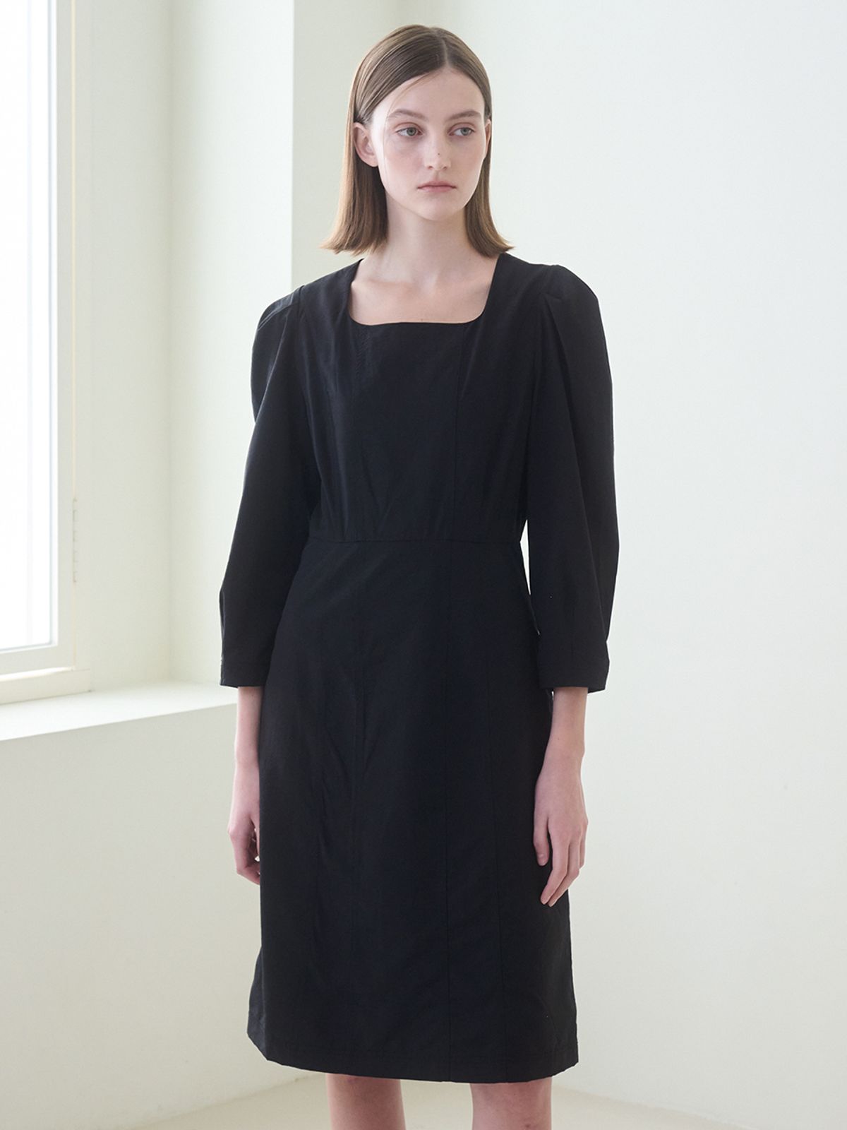 누브(NOUVE) Square Neck Stitch Dress - Black