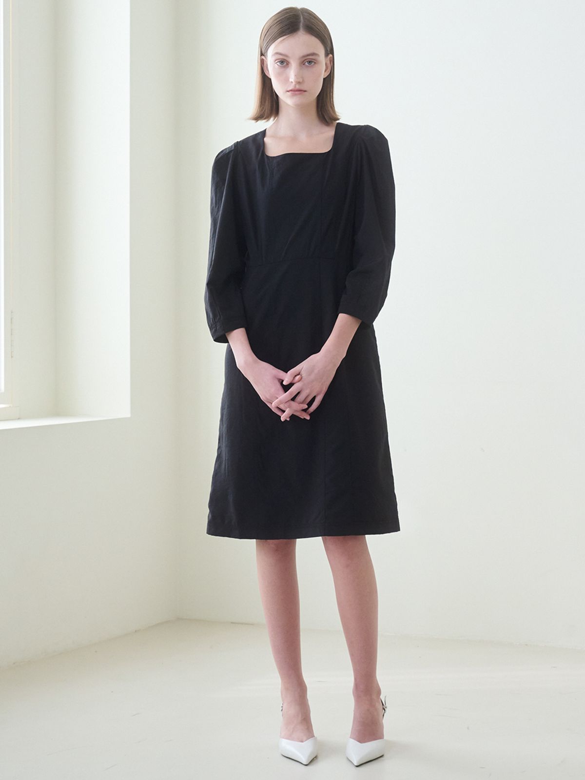 누브(NOUVE) Square Neck Stitch Dress - Black
