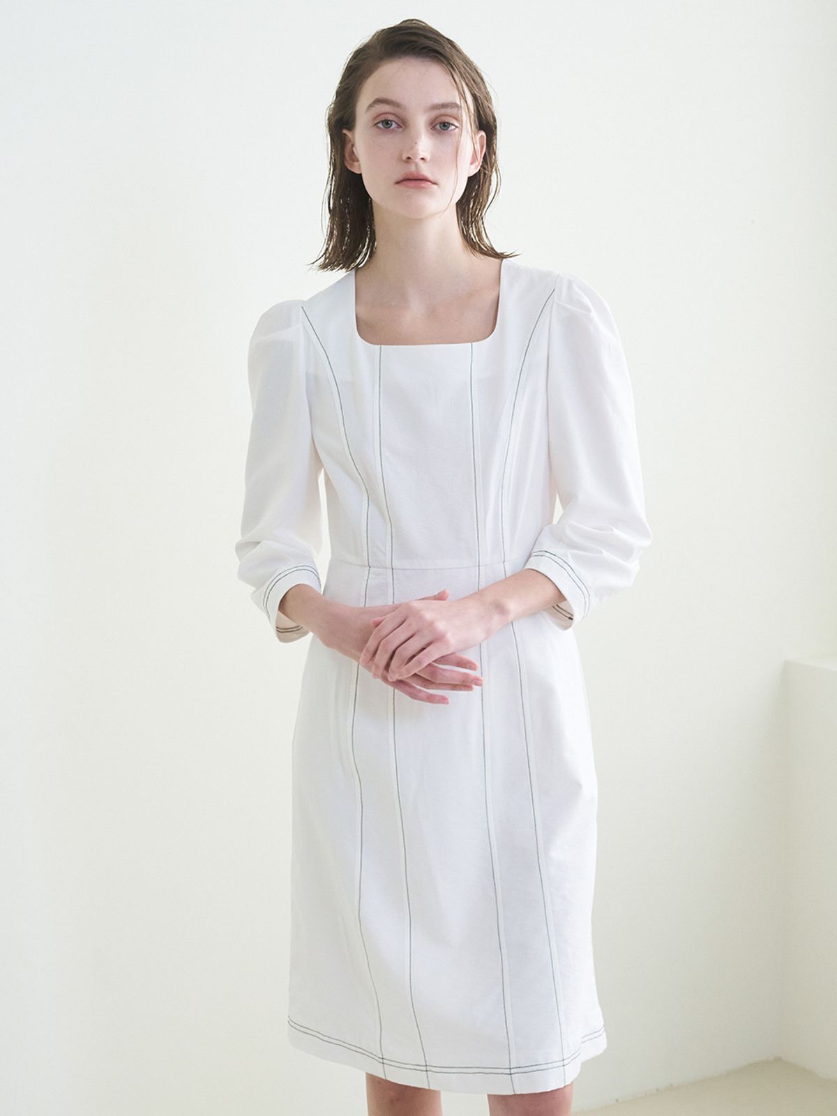 누브(NOUVE) Square Neck Stitch Dress - White