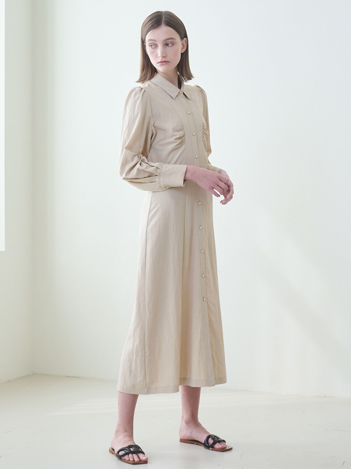 누브(NOUVE) Front Shirring Shirts Dress - Beige