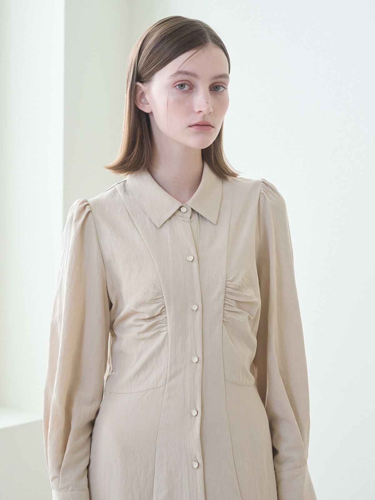누브(NOUVE) Front Shirring Shirts Dress - Beige