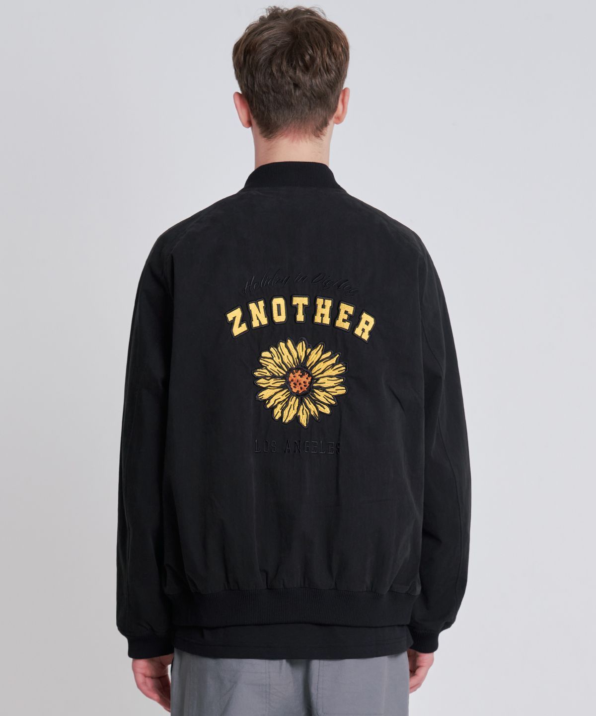 젠아더(ZNOTHER) 플라워  자수 바시티 자켓 블랙