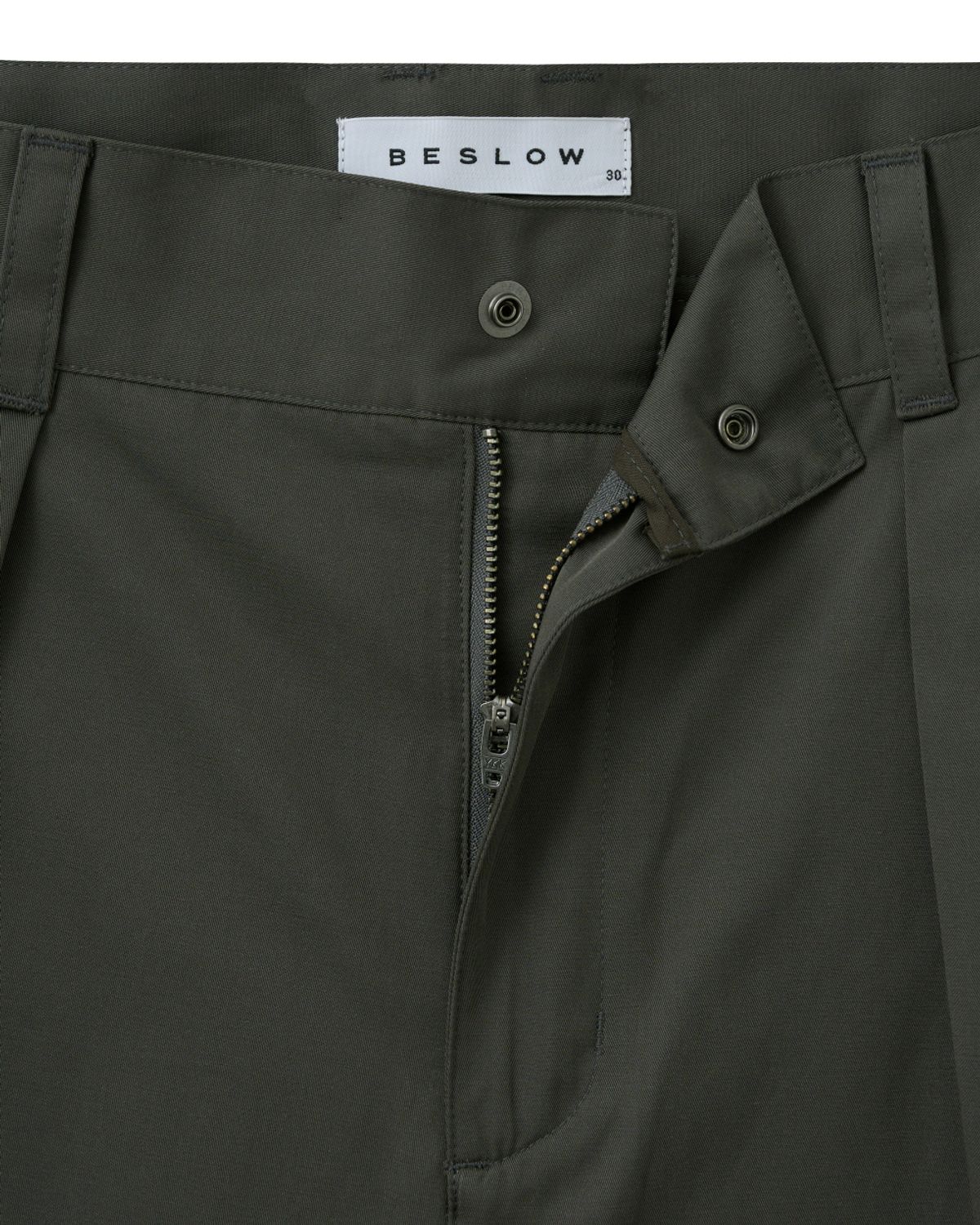 비슬로우(BESLOW) WIDE FIT TWO TUCK SHORTS OLIVE GREY