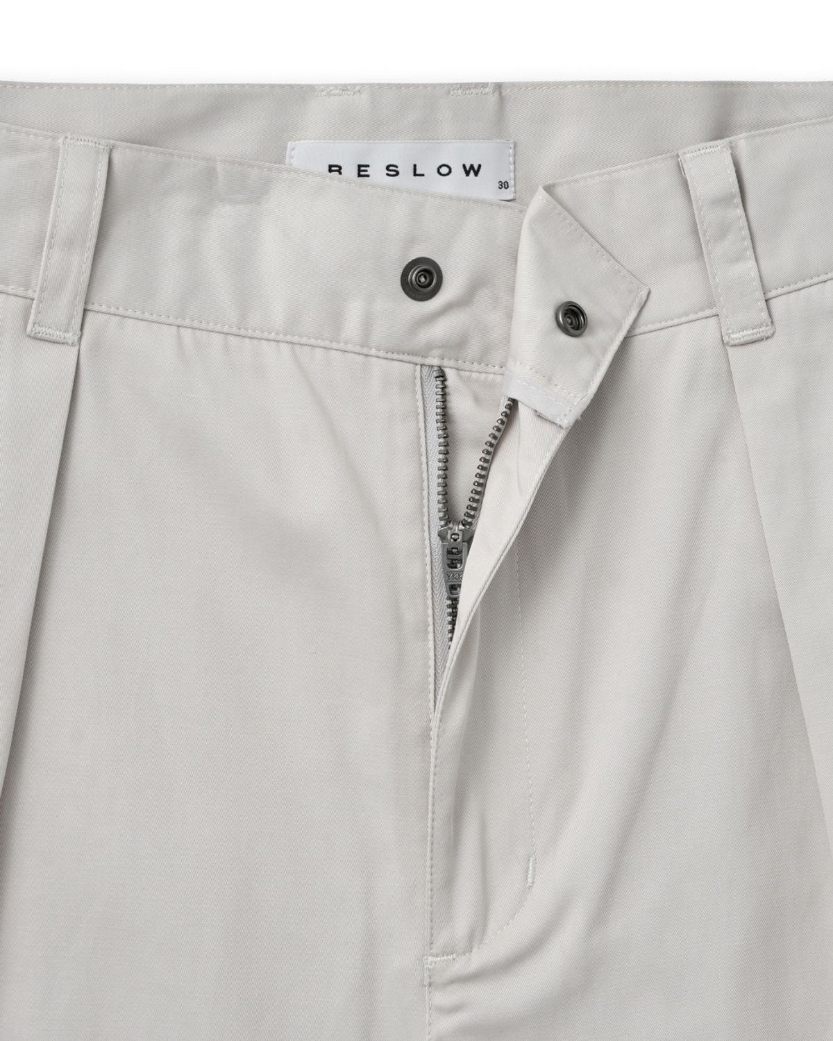 비슬로우(BESLOW) WIDE FIT TWO TUCK SHORTS LIGHT BEIGE