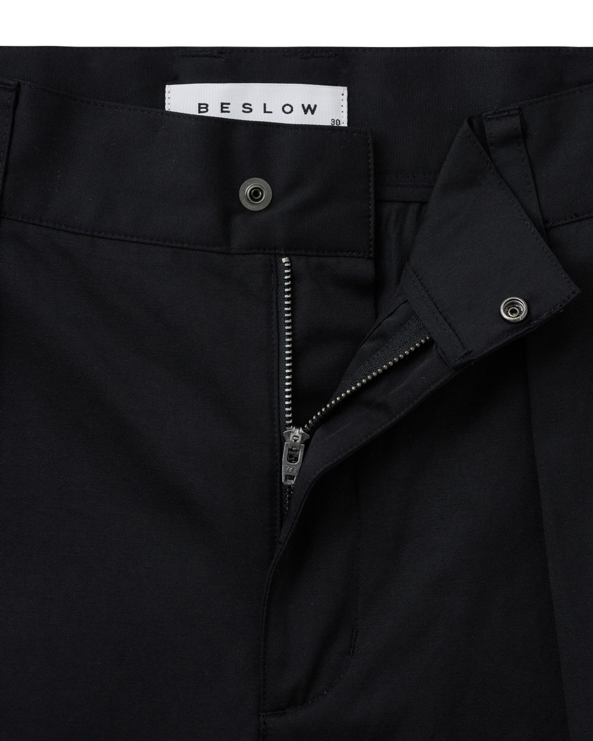 비슬로우(BESLOW) WIDE FIT TWO TUCK SHORTS BLACK
