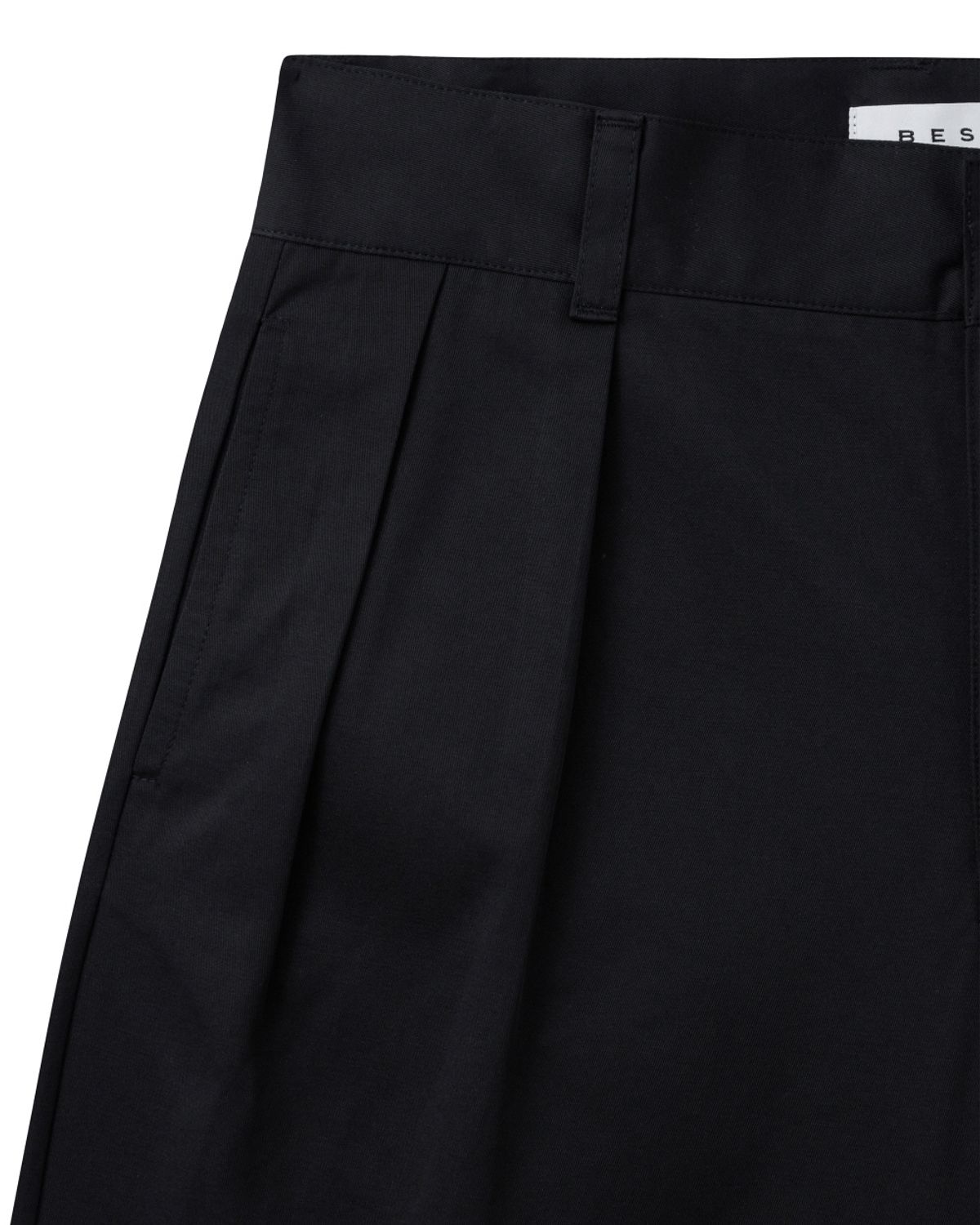 비슬로우(BESLOW) WIDE FIT TWO TUCK SHORTS BLACK