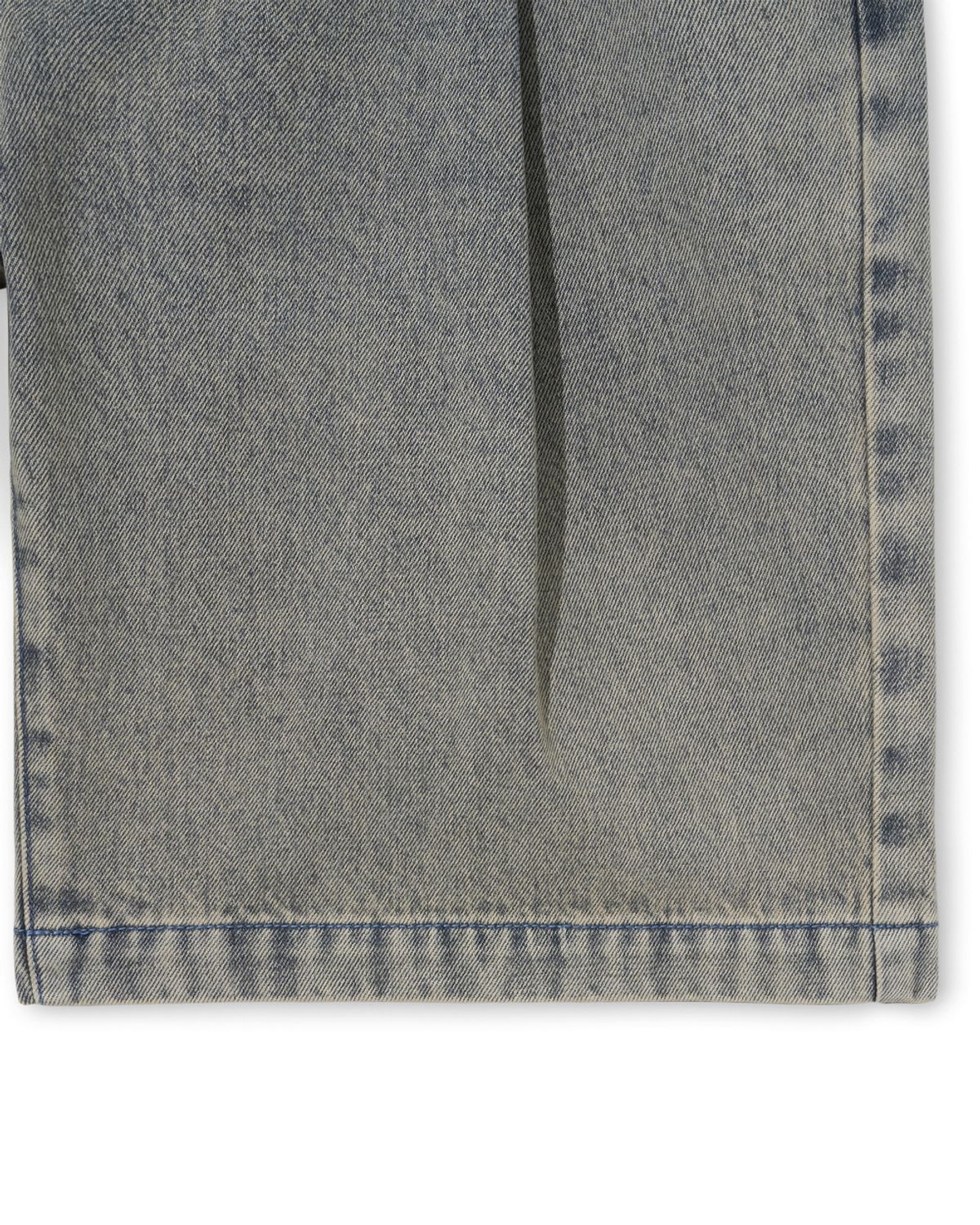 비슬로우(BESLOW) DEEP ONE TUCK SAND WASHED DENIM SHORTS SAND INDIGO