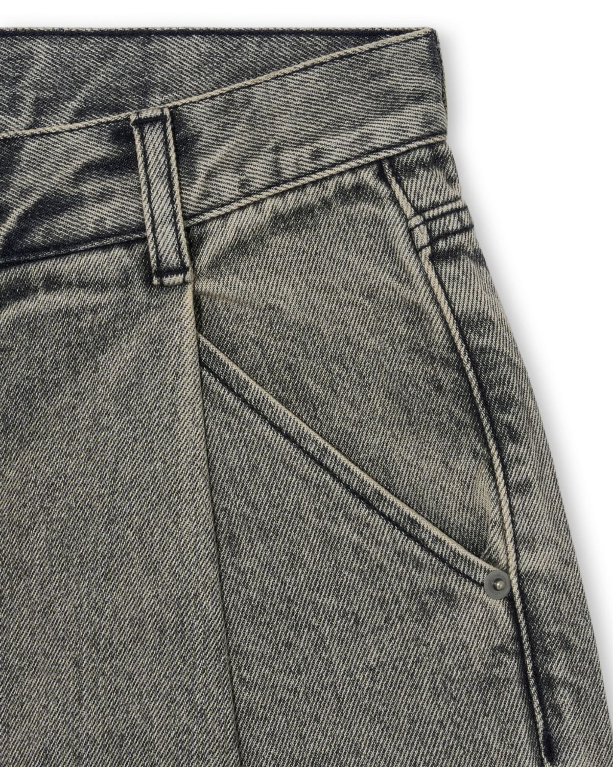 비슬로우(BESLOW) DEEP ONE TUCK SAND WASHED DENIM SHORTS SAND BLACK