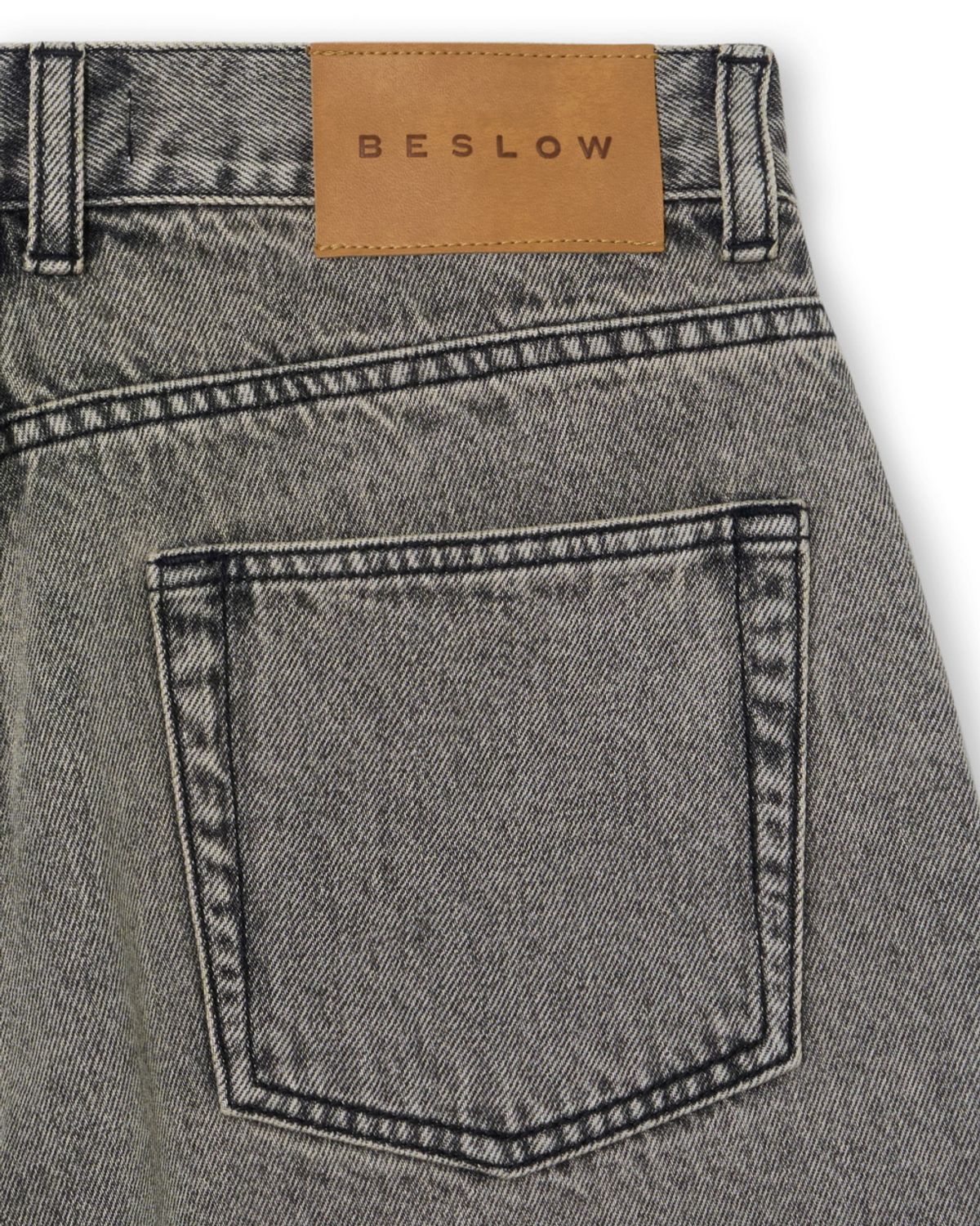 비슬로우(BESLOW) DEEP ONE TUCK SAND WASHED DENIM SHORTS SAND BLACK