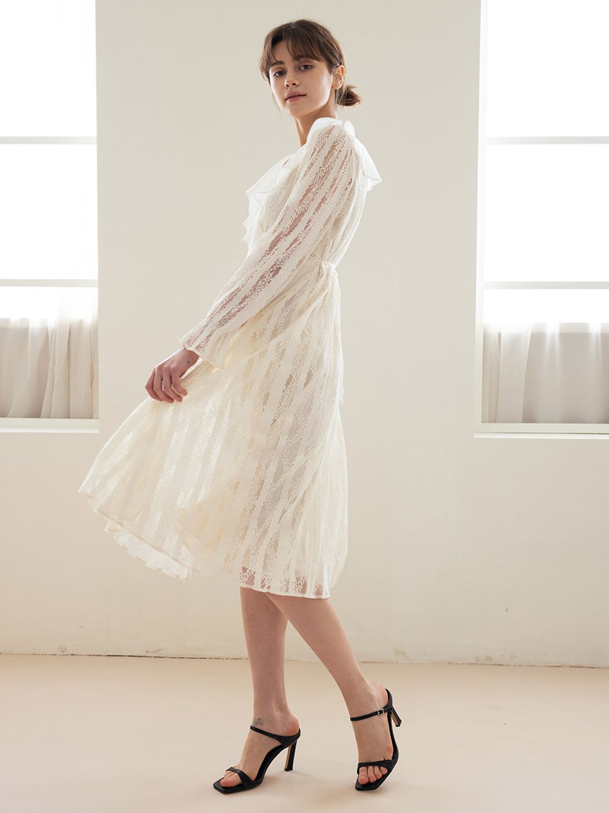 웬스데이딜라잇(WEDNESDAY DELIGHT) WED_Lotus leaf lace dress