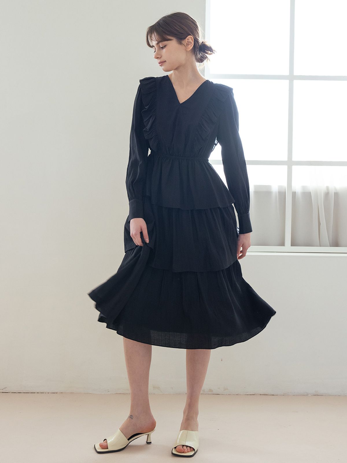 웬스데이딜라잇(WEDNESDAY DELIGHT) WED_Frill v-neck layered dress_BLACK