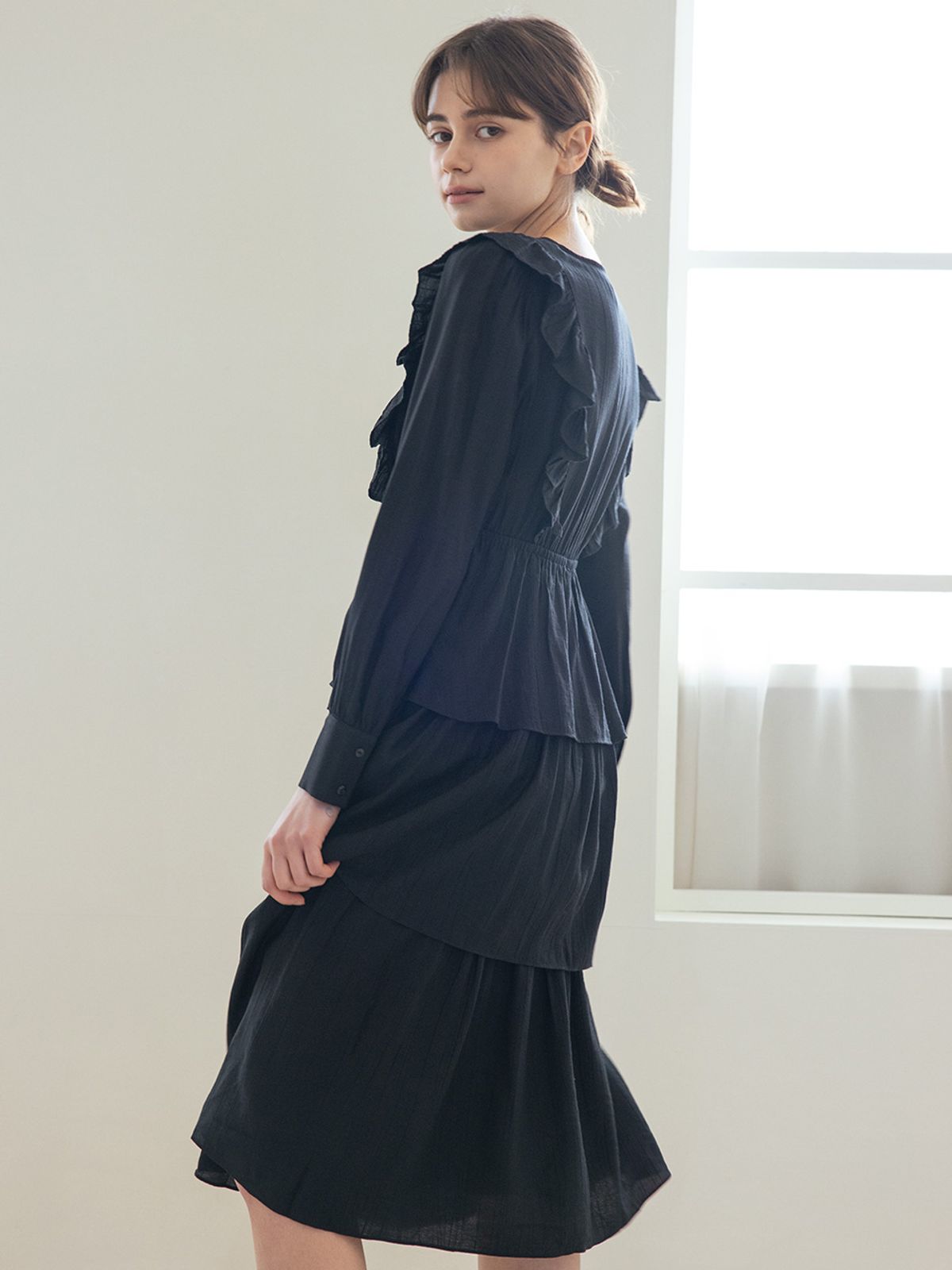 웬스데이딜라잇(WEDNESDAY DELIGHT) WED_Frill v-neck layered dress_BLACK