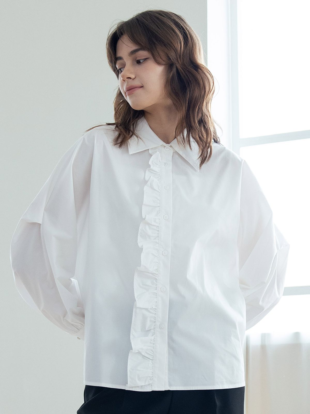 웬스데이딜라잇(WEDNESDAY DELIGHT) WED_Triple button sleeve white shirt