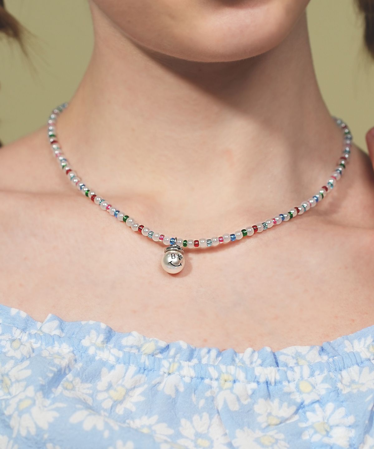 봉보(BONBEAU) Smile pearl pendant color beads Necklace 스마일 진주 팬던트 컬러 비즈 목걸이