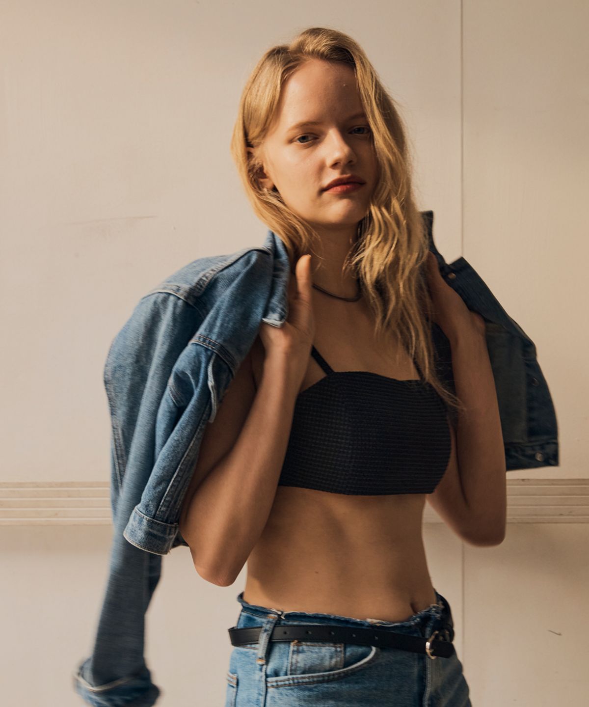 실른(SILN) Skinny strap crop bratop (BLACK)